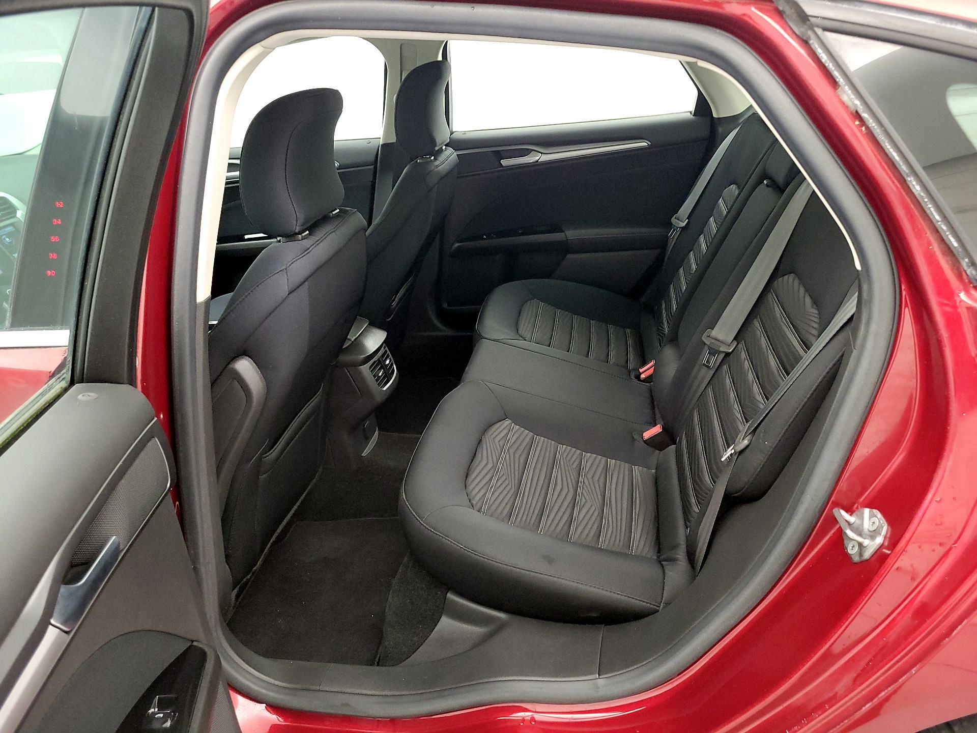 Thumbnail: 2016 Ford Fusion - 19