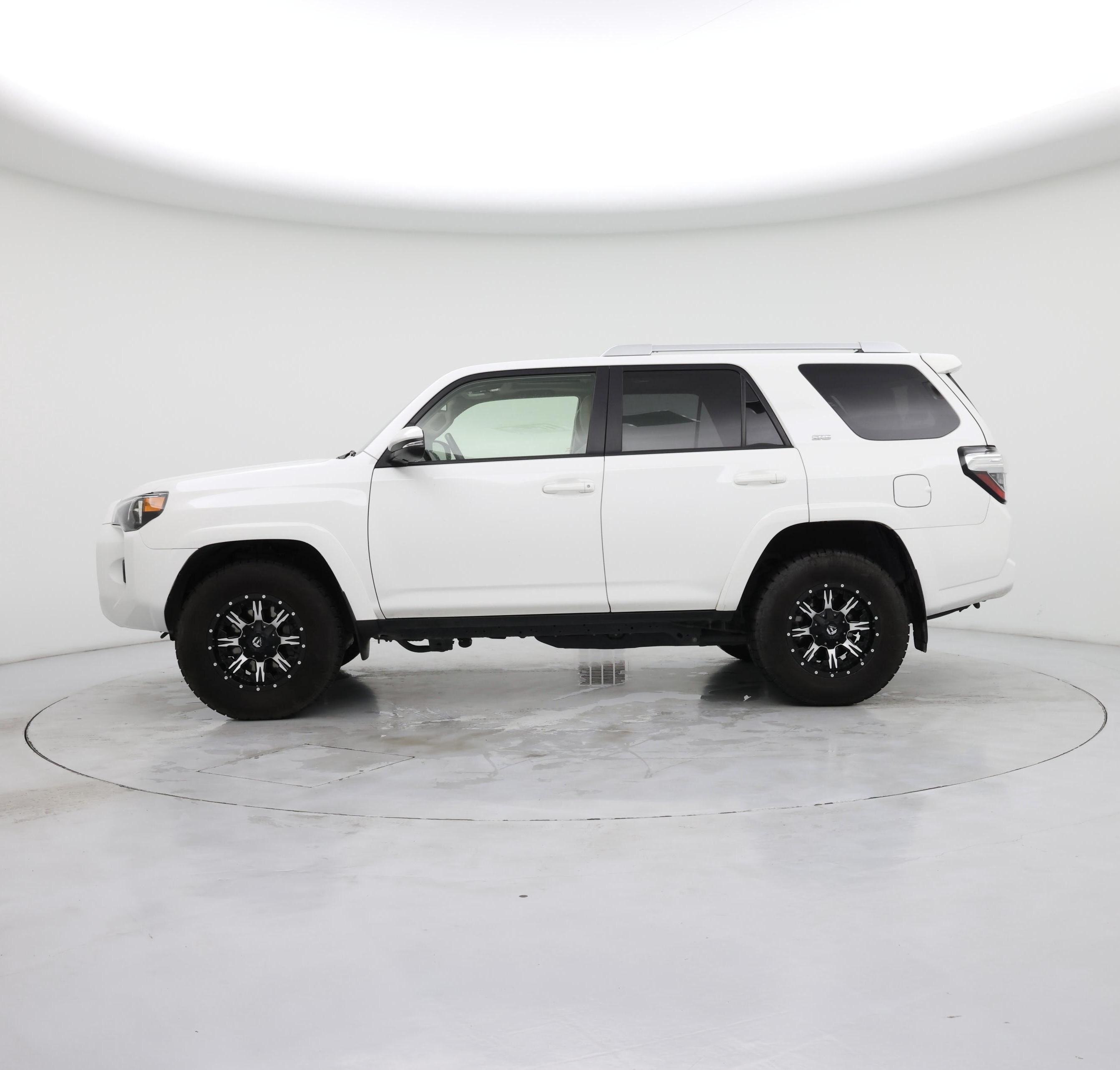 Thumbnail: 2016 Toyota 4Runner - 3