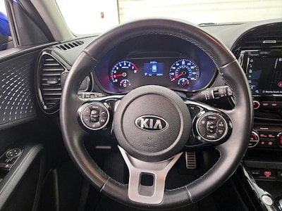 Steering Wheel & Instrument Cluster (On)
