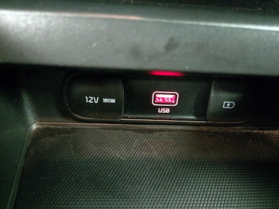 USB/AUX Ports