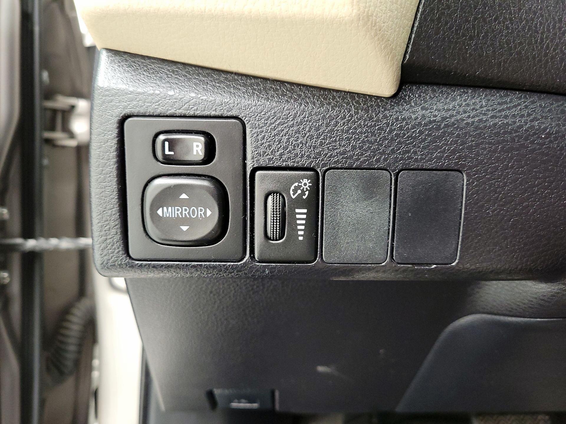 Thumbnail: 2016 Toyota Corolla - 13