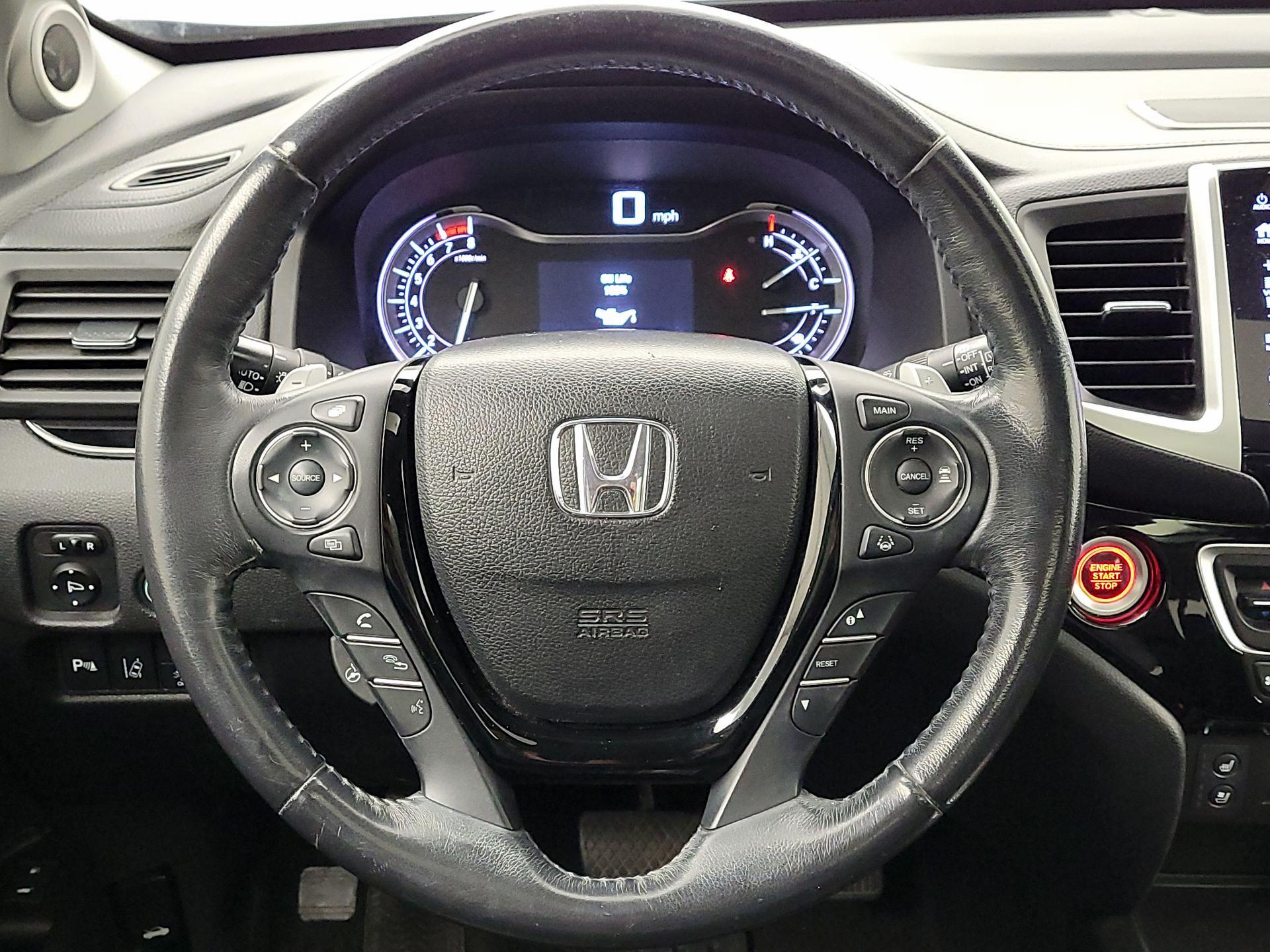 Thumbnail: 2017 Honda Pilot - 10