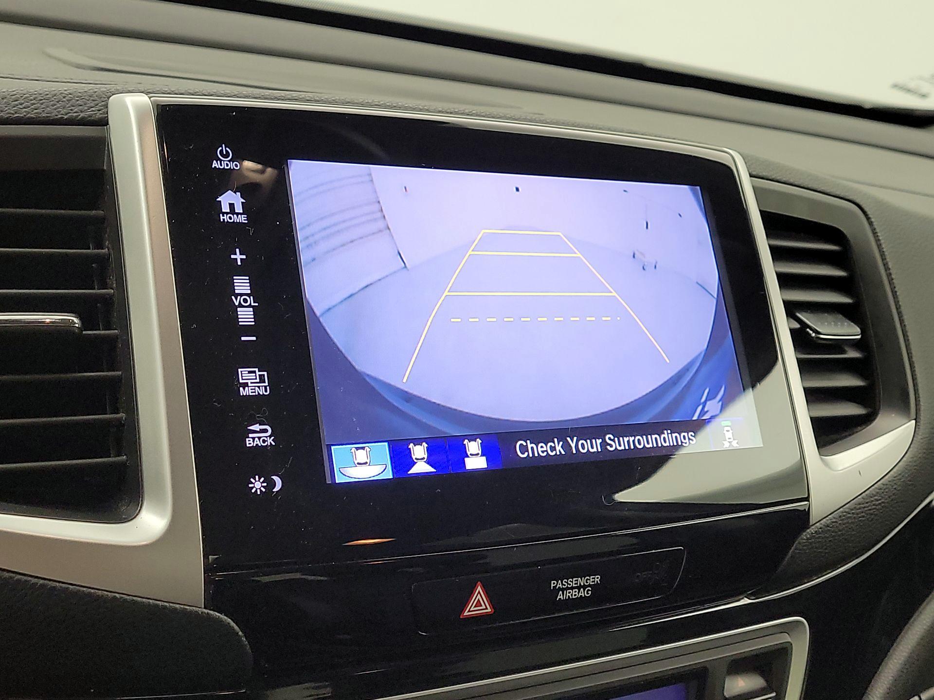 Thumbnail: 2017 Honda Pilot - 15