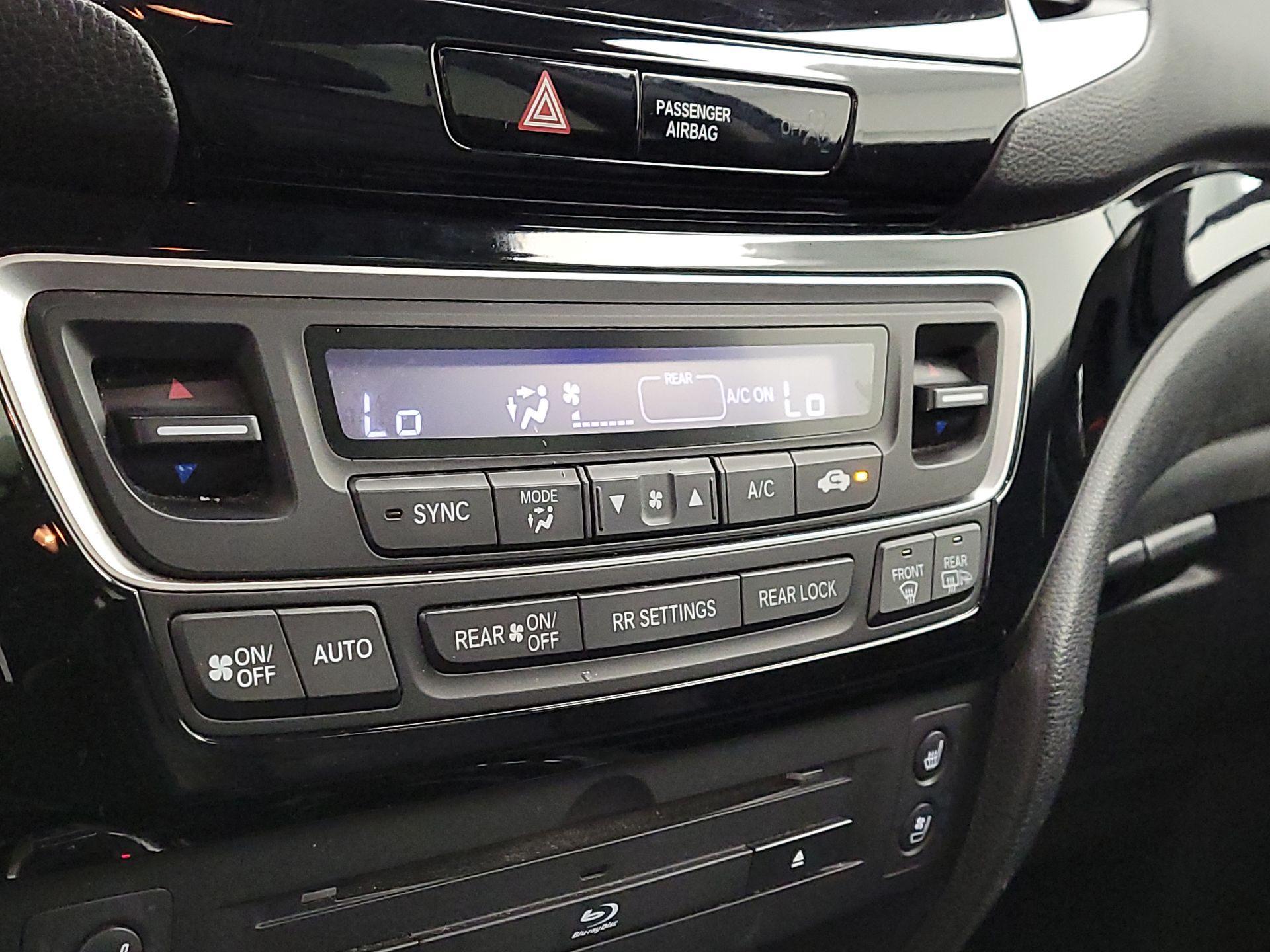 Thumbnail: 2017 Honda Pilot - 17