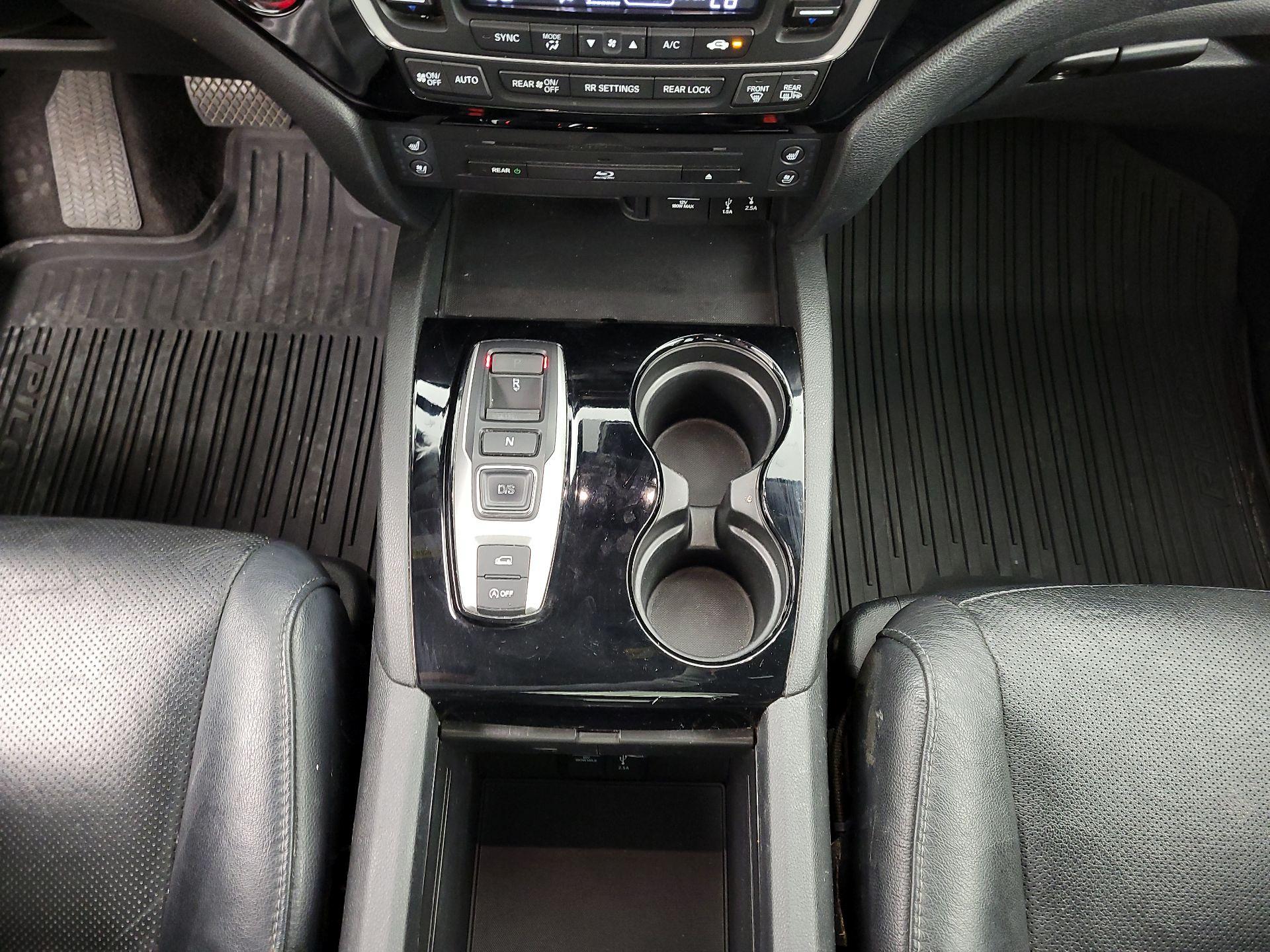 Thumbnail: 2017 Honda Pilot - 18