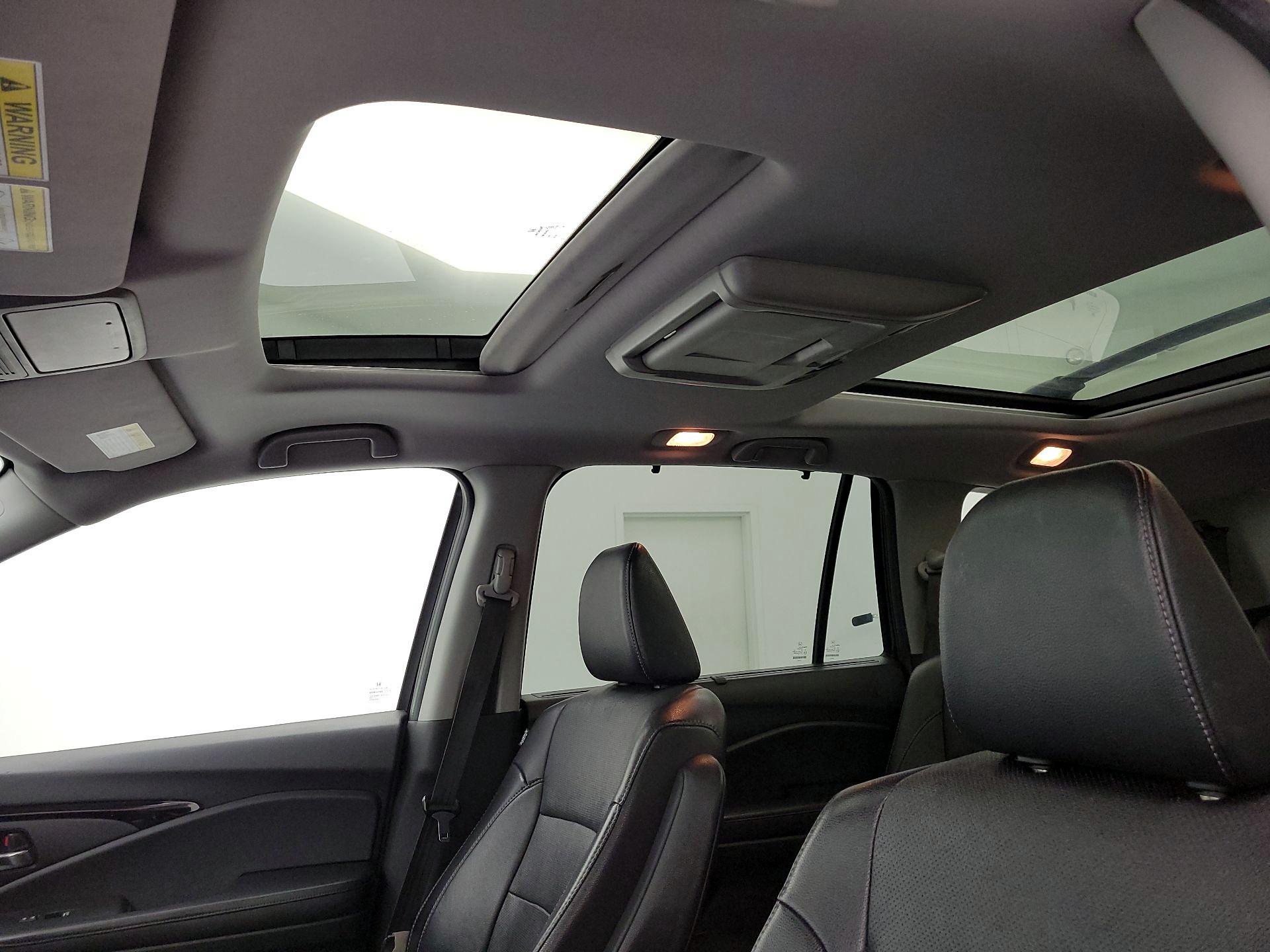 Thumbnail: 2017 Honda Pilot - 20