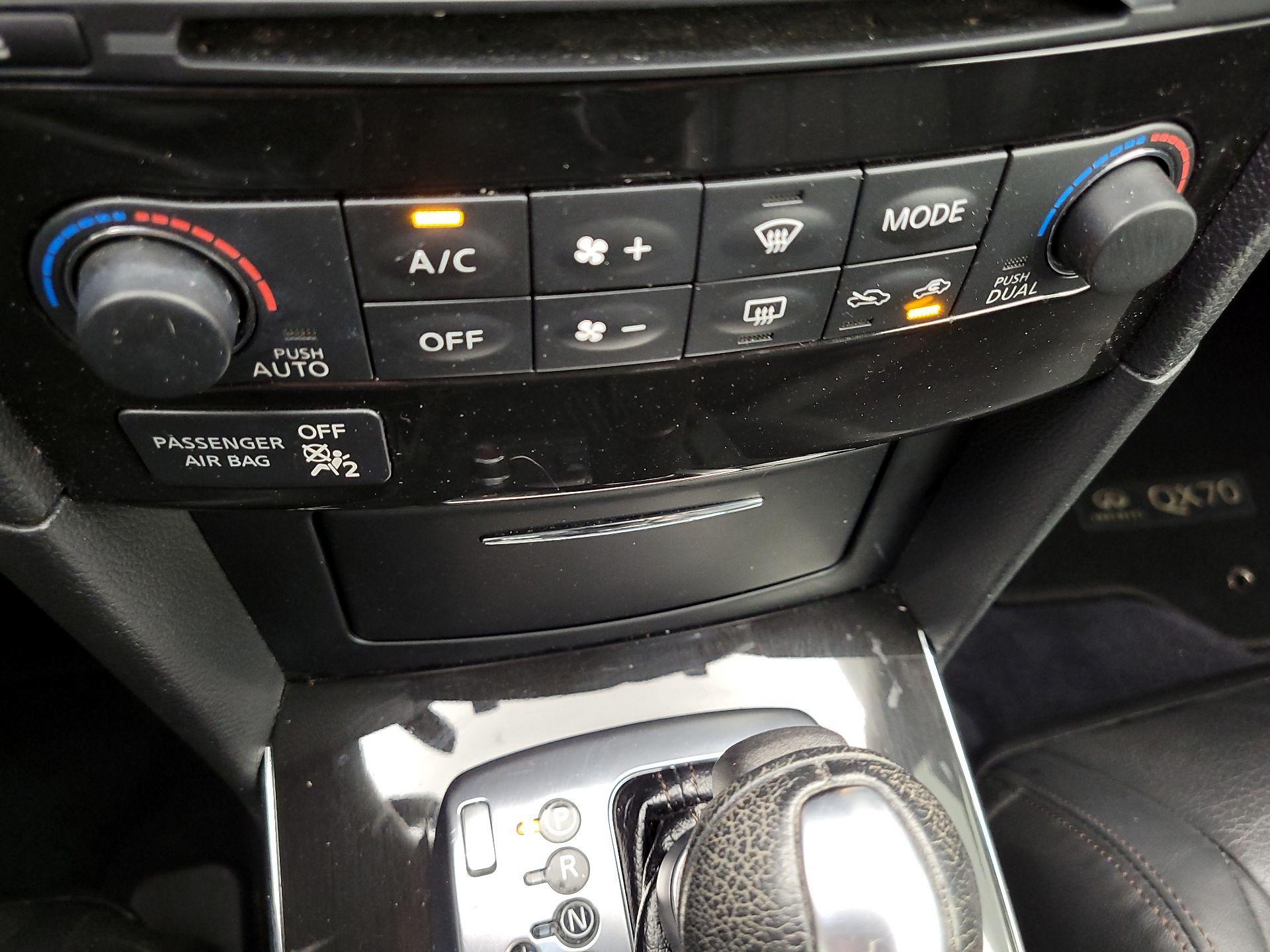 Thumbnail: 2016 INFINITI QX70 - 16