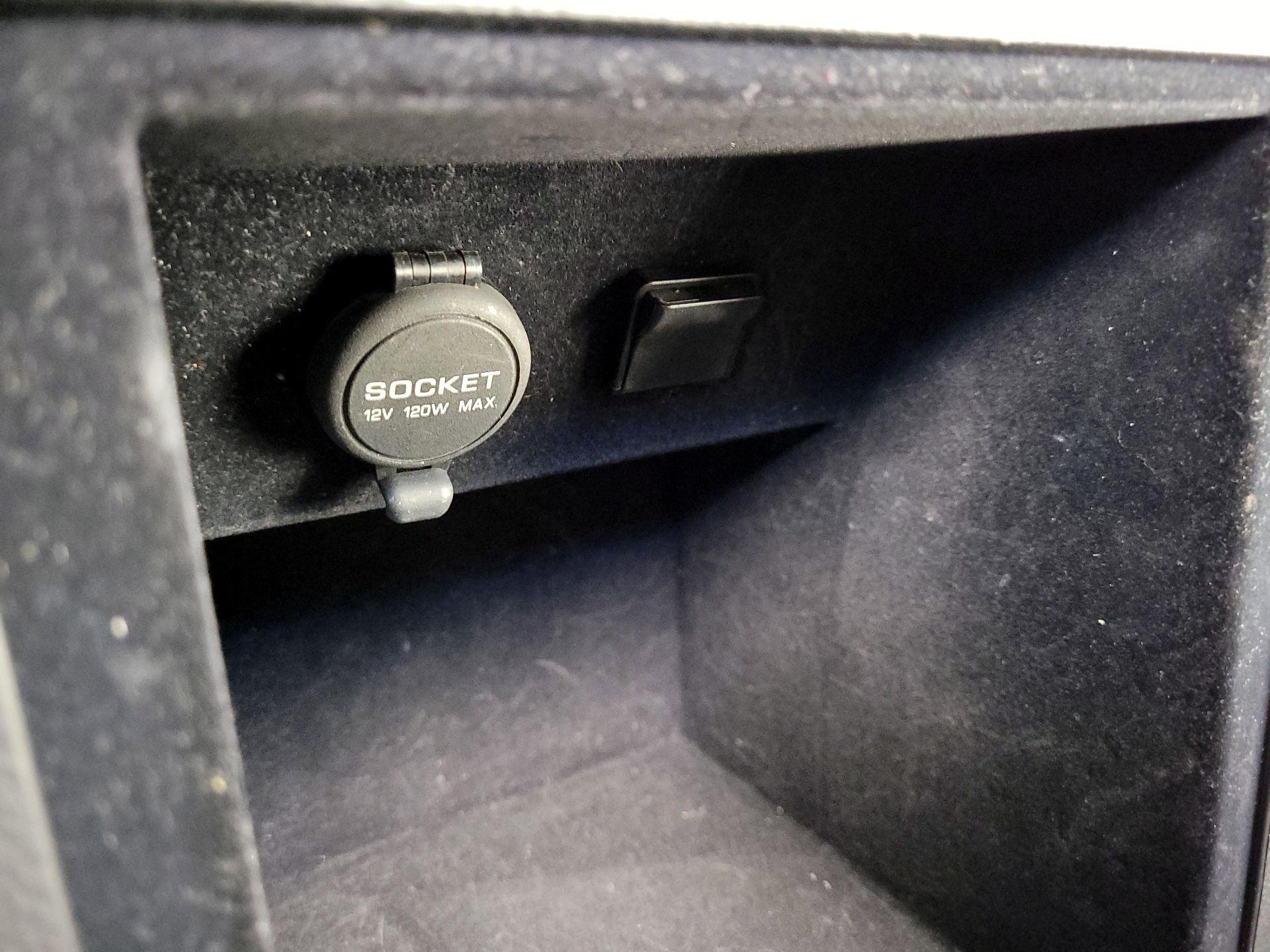 Thumbnail: 2016 INFINITI QX70 - 18