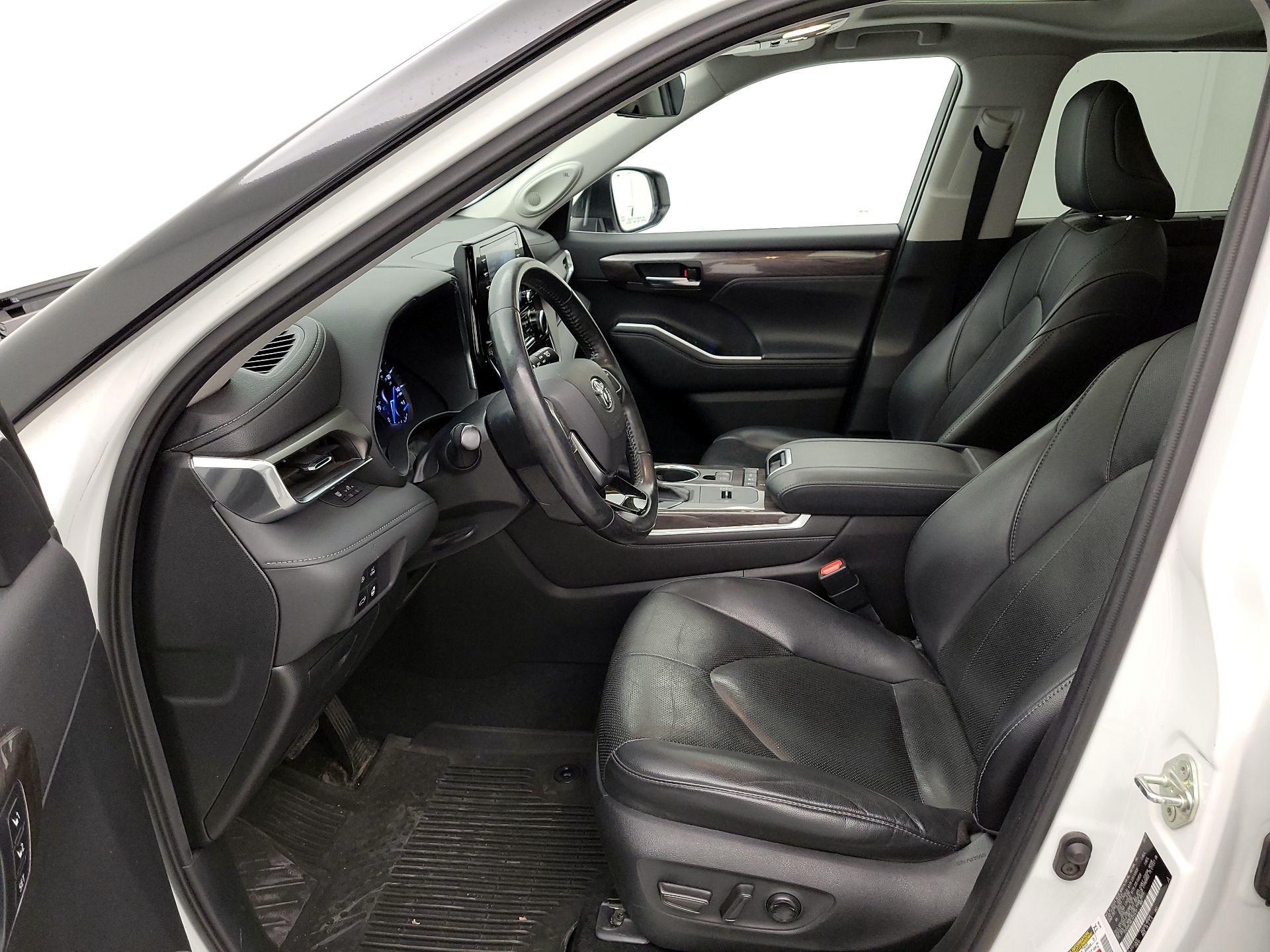 Thumbnail: 2020 Toyota Highlander - 11