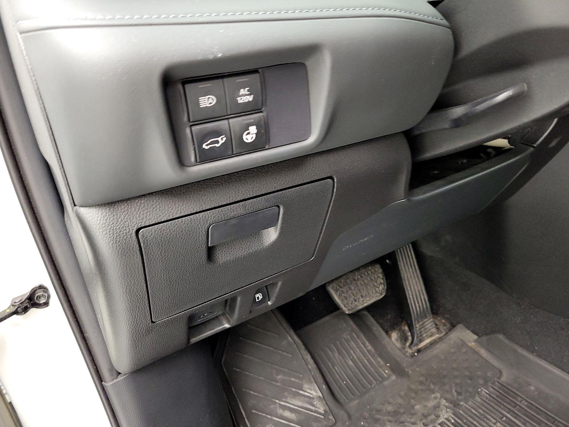 Thumbnail: 2020 Toyota Highlander - 13