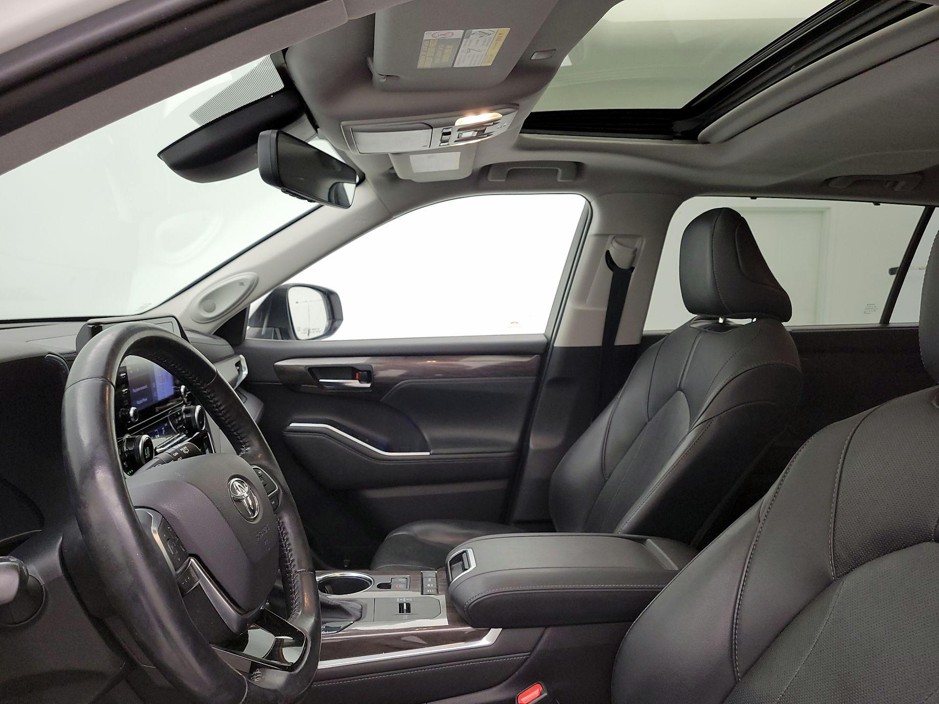 Thumbnail: 2020 Toyota Highlander - 20