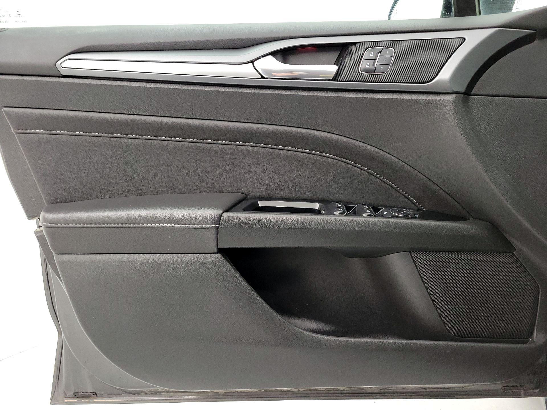 Thumbnail: 2016 Ford Fusion - 12