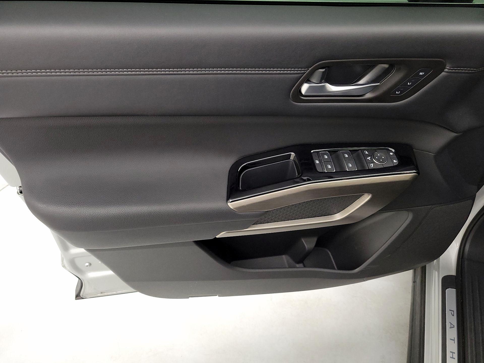 Thumbnail: 2025 Nissan Pathfinder - 12