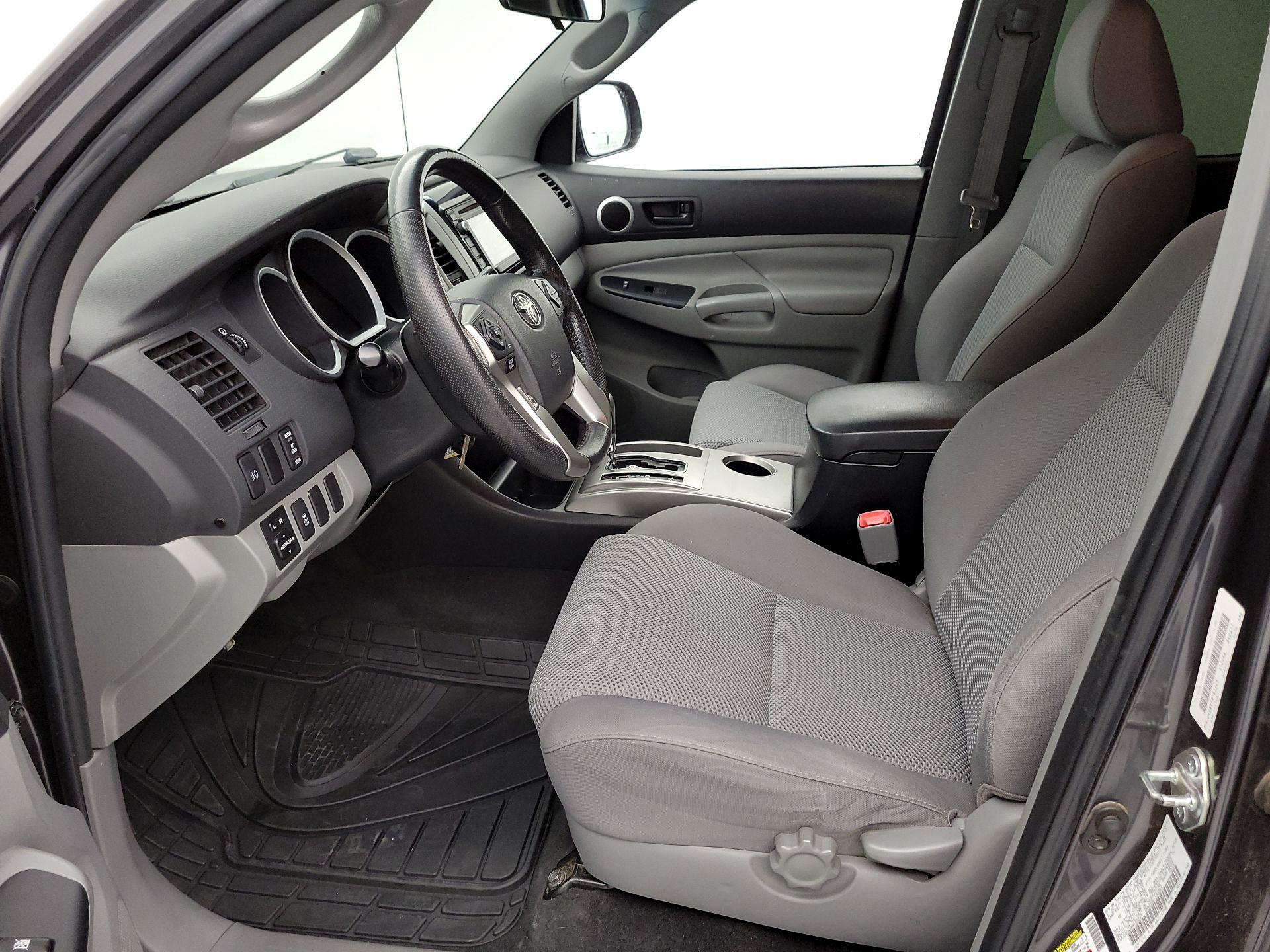 Thumbnail: 2015 Toyota Tacoma - 11