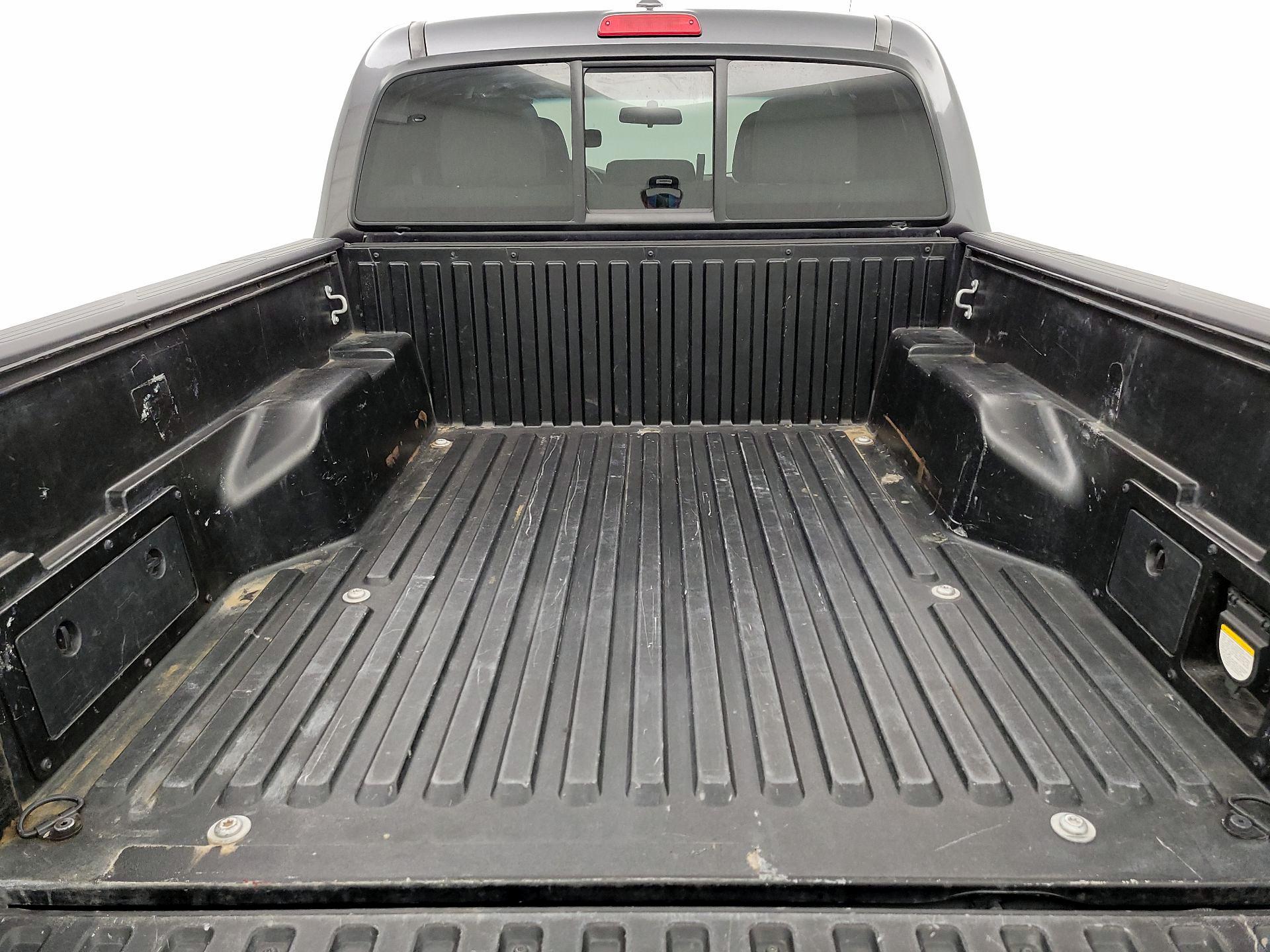Thumbnail: 2015 Toyota Tacoma - 20