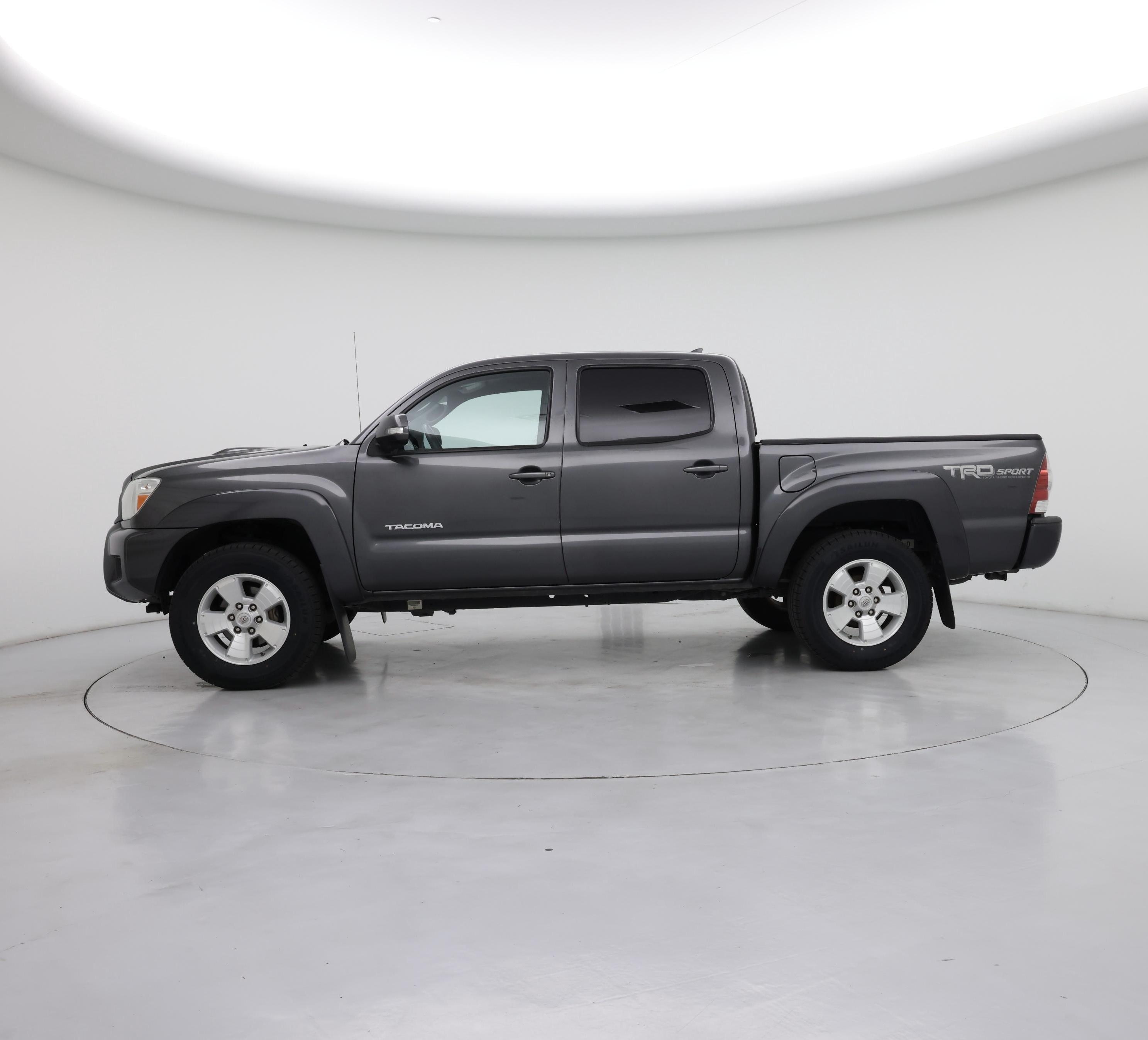 Thumbnail: 2015 Toyota Tacoma - 3