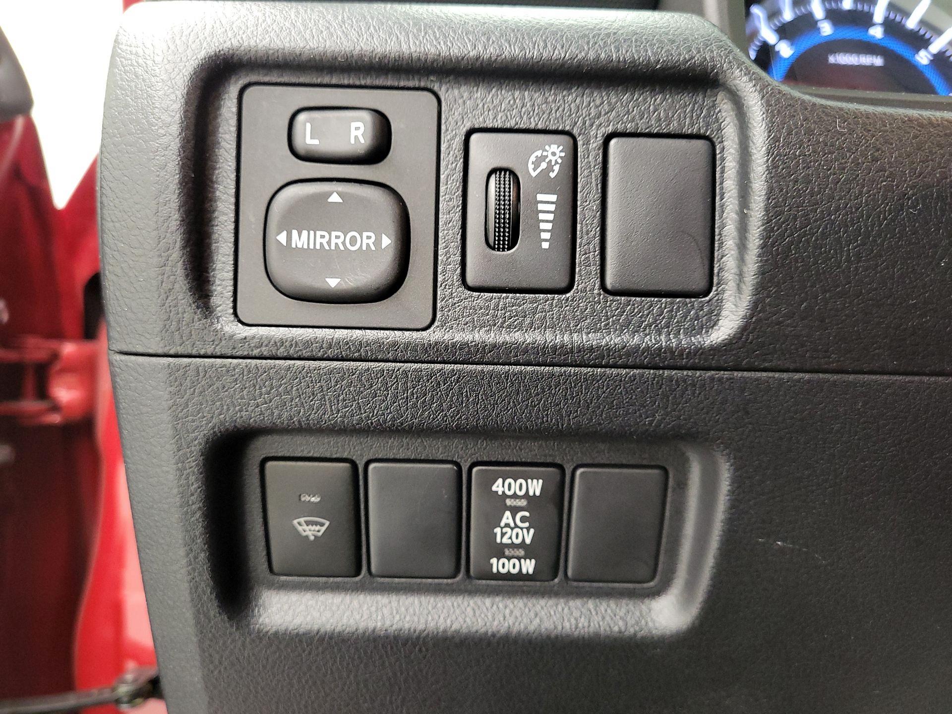 Thumbnail: 2014 Toyota 4Runner - 13