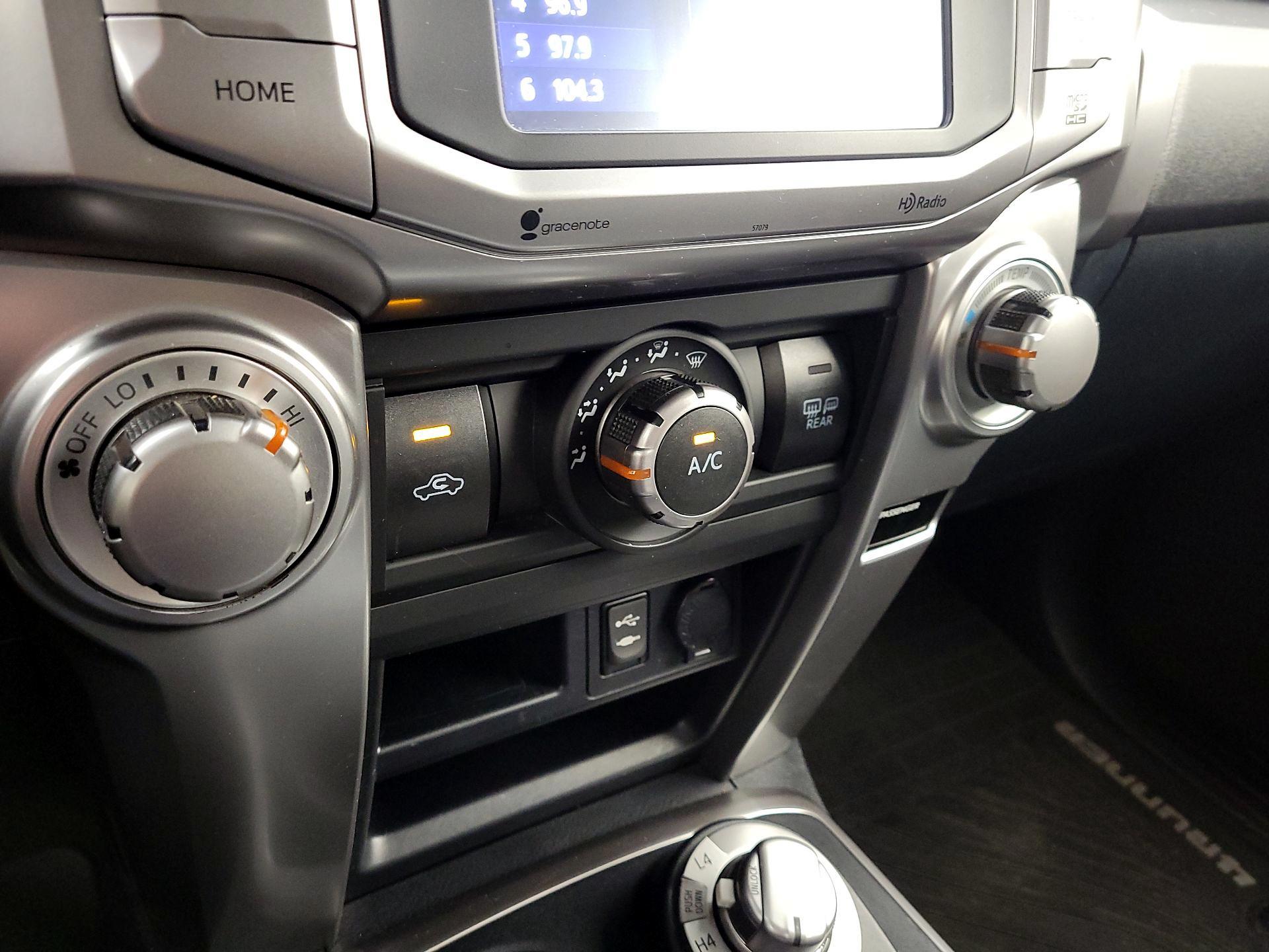 Thumbnail: 2014 Toyota 4Runner - 17