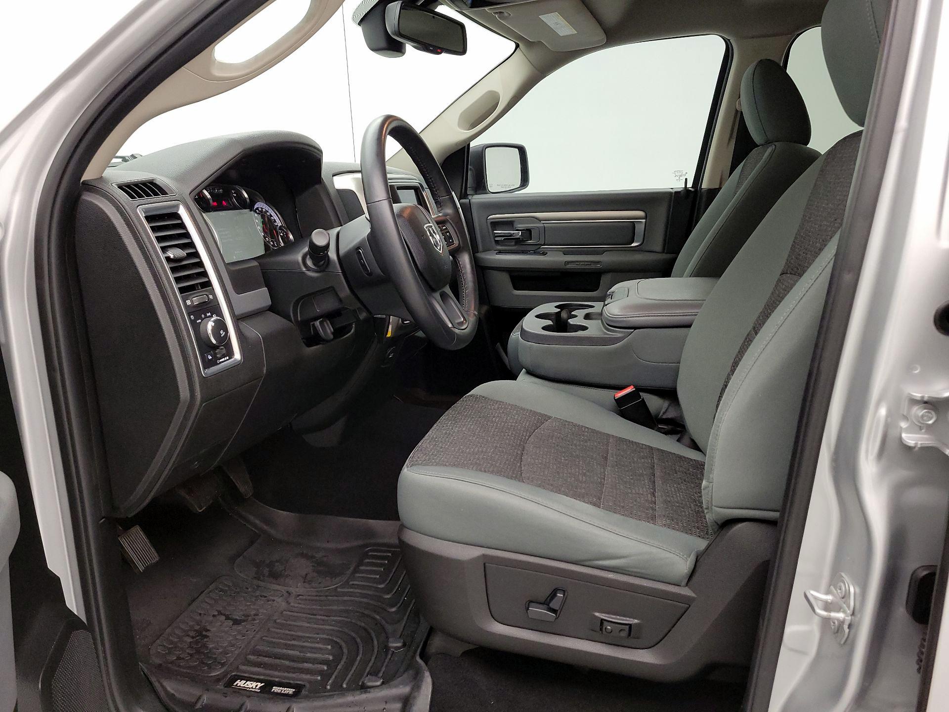Thumbnail: 2019 RAM 1500 Classic - 11