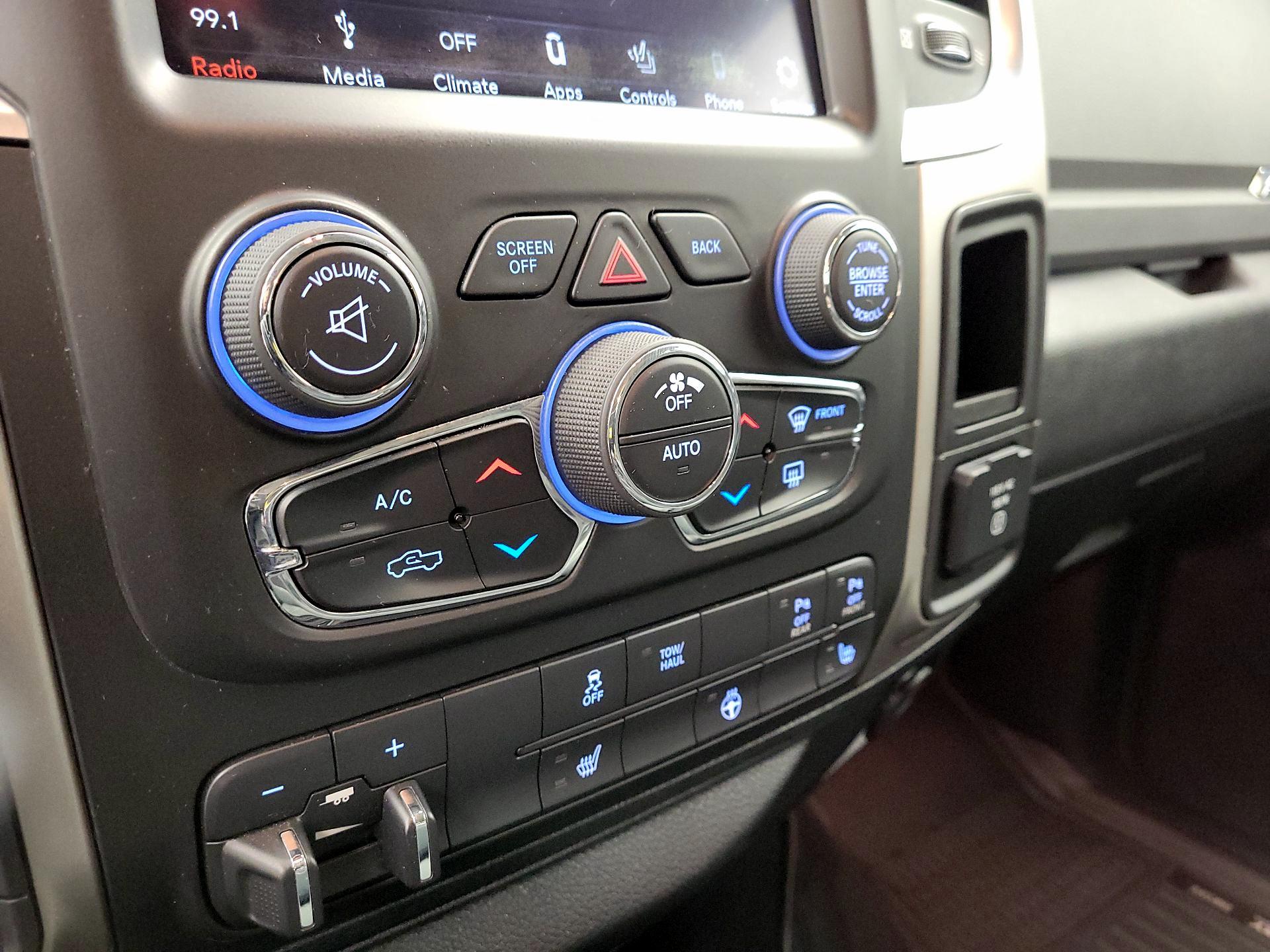 Thumbnail: 2019 RAM 1500 Classic - 16