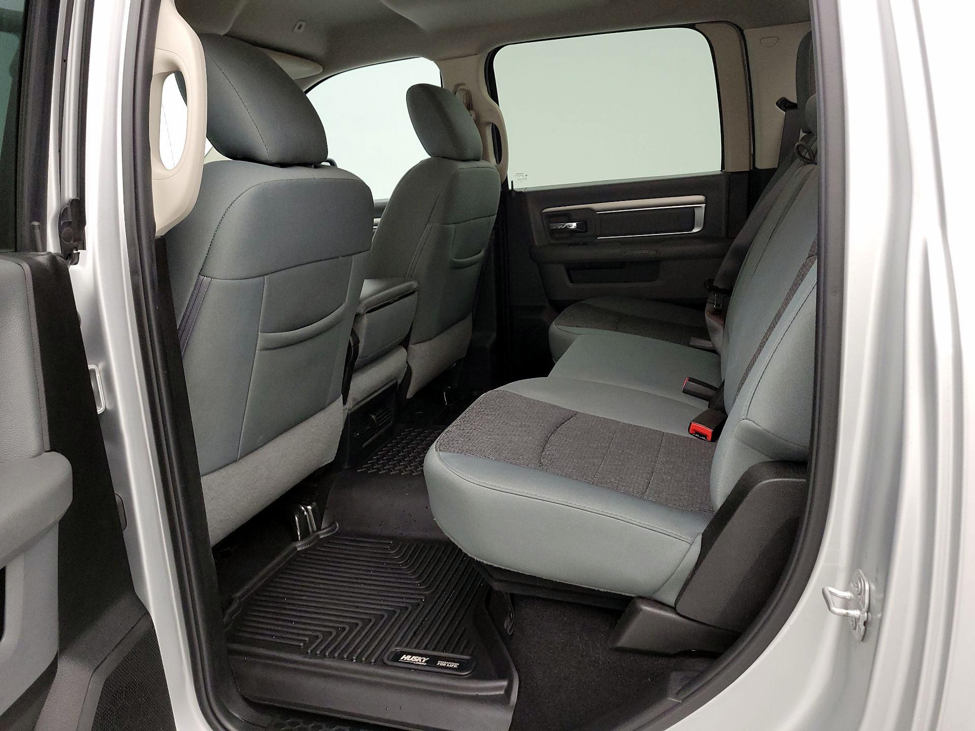 Thumbnail: 2019 RAM 1500 Classic - 19