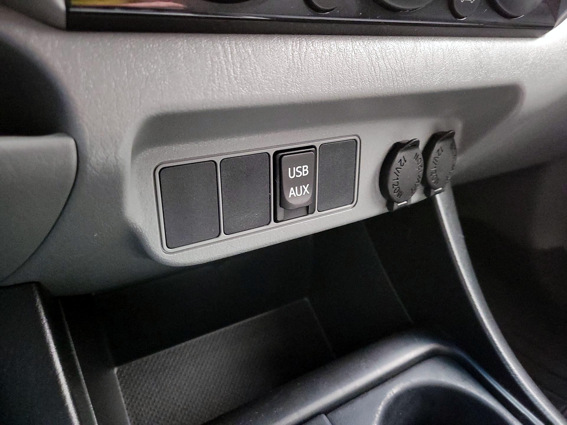 Thumbnail: 2015 Toyota Tacoma - 18