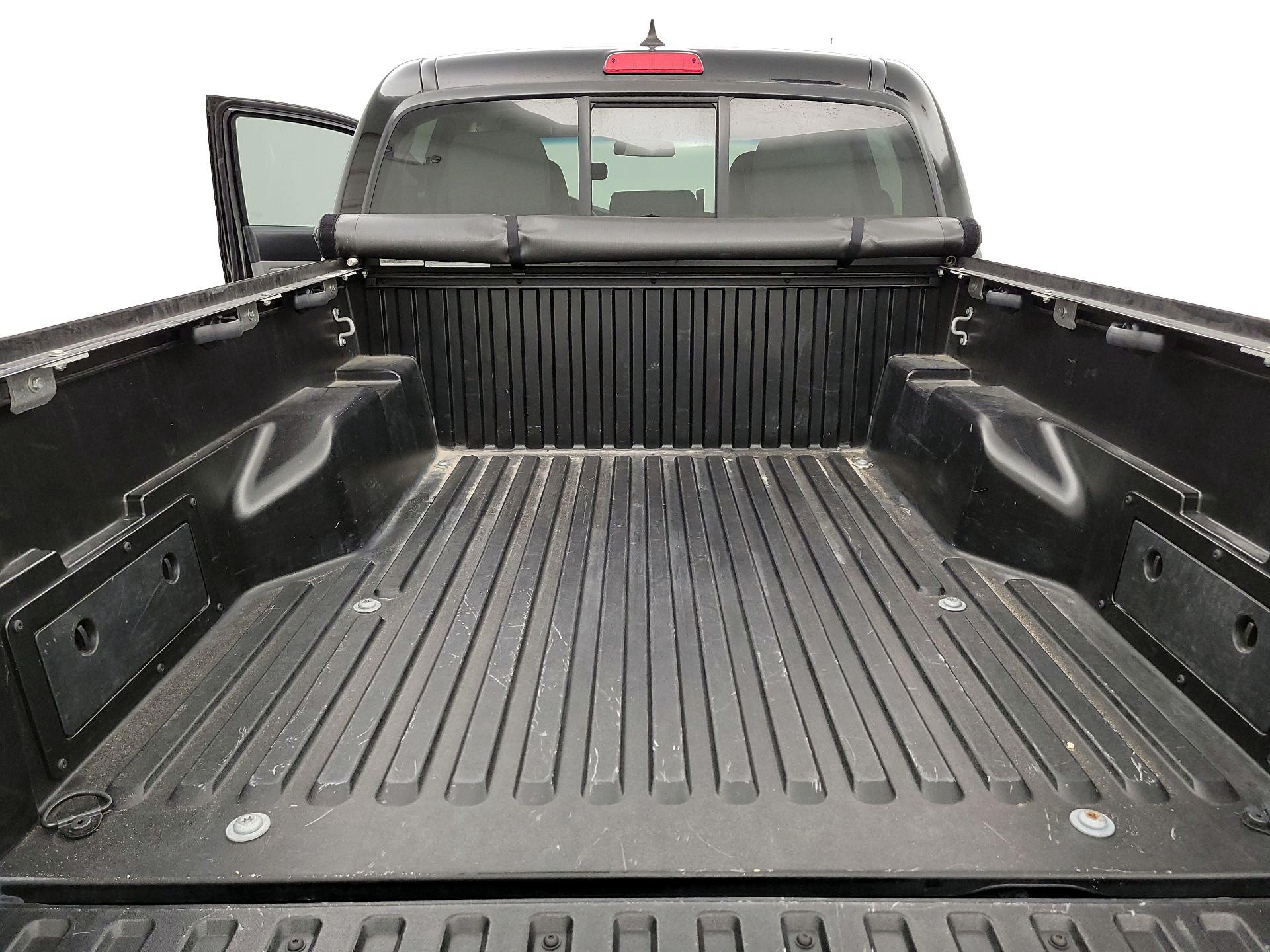 Thumbnail: 2015 Toyota Tacoma - 20