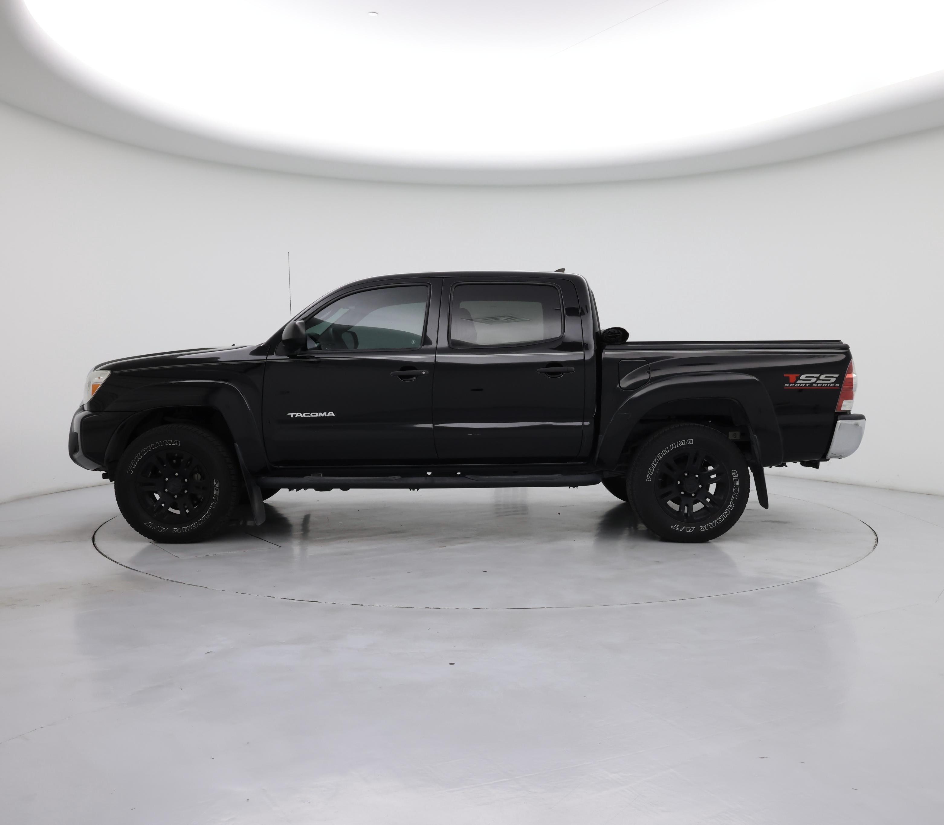 Thumbnail: 2015 Toyota Tacoma - 3