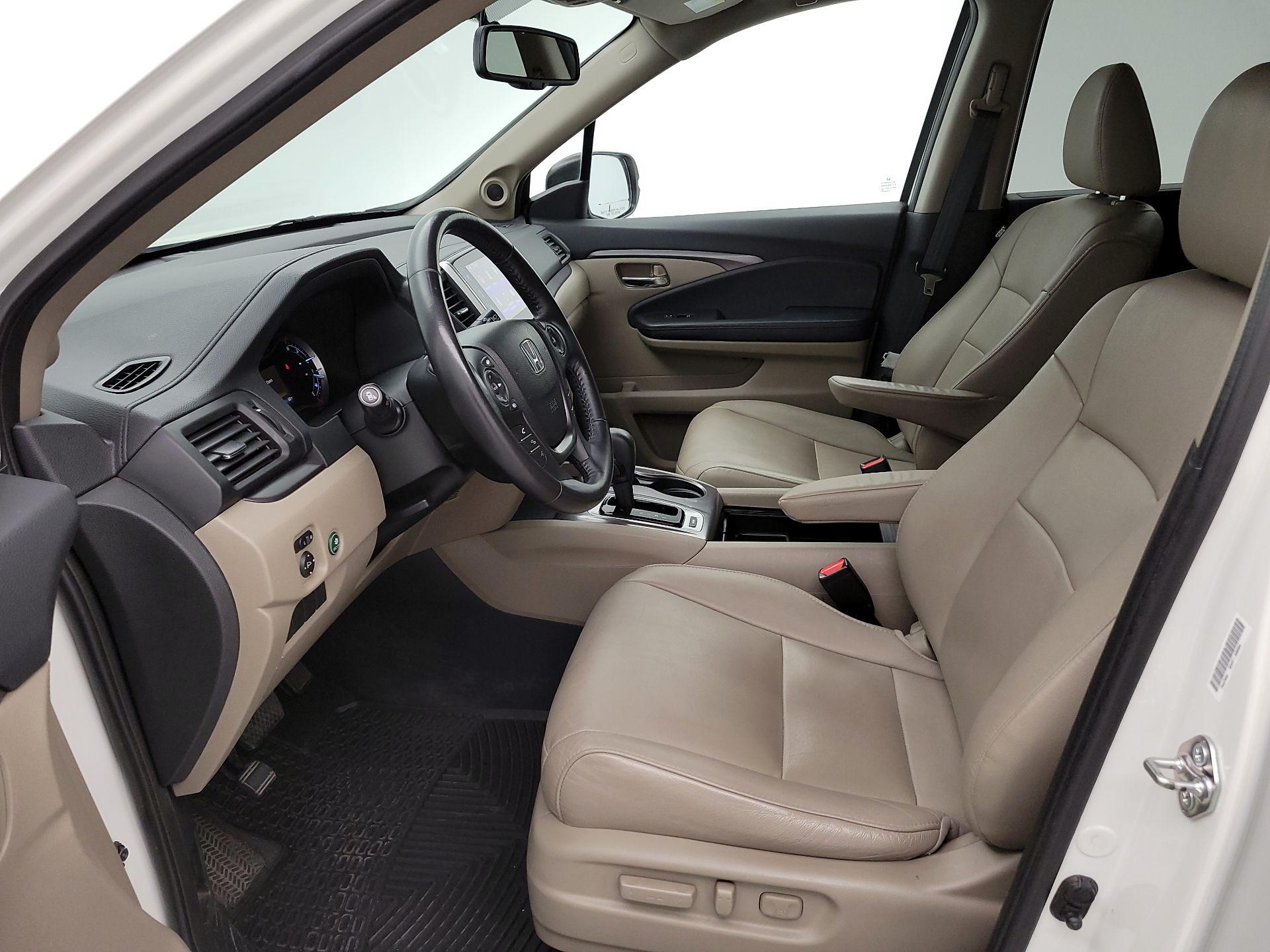 Thumbnail: 2017 Honda Pilot - 11