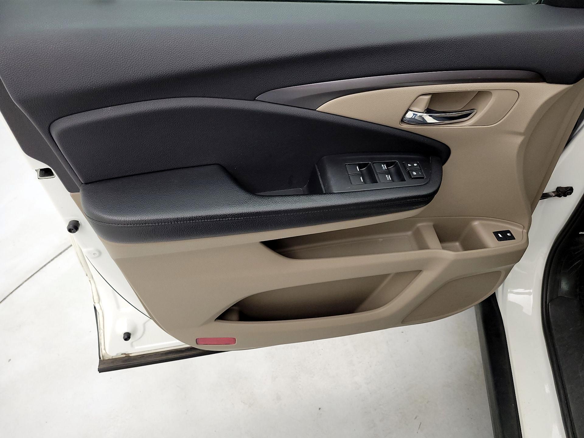 Thumbnail: 2017 Honda Pilot - 12