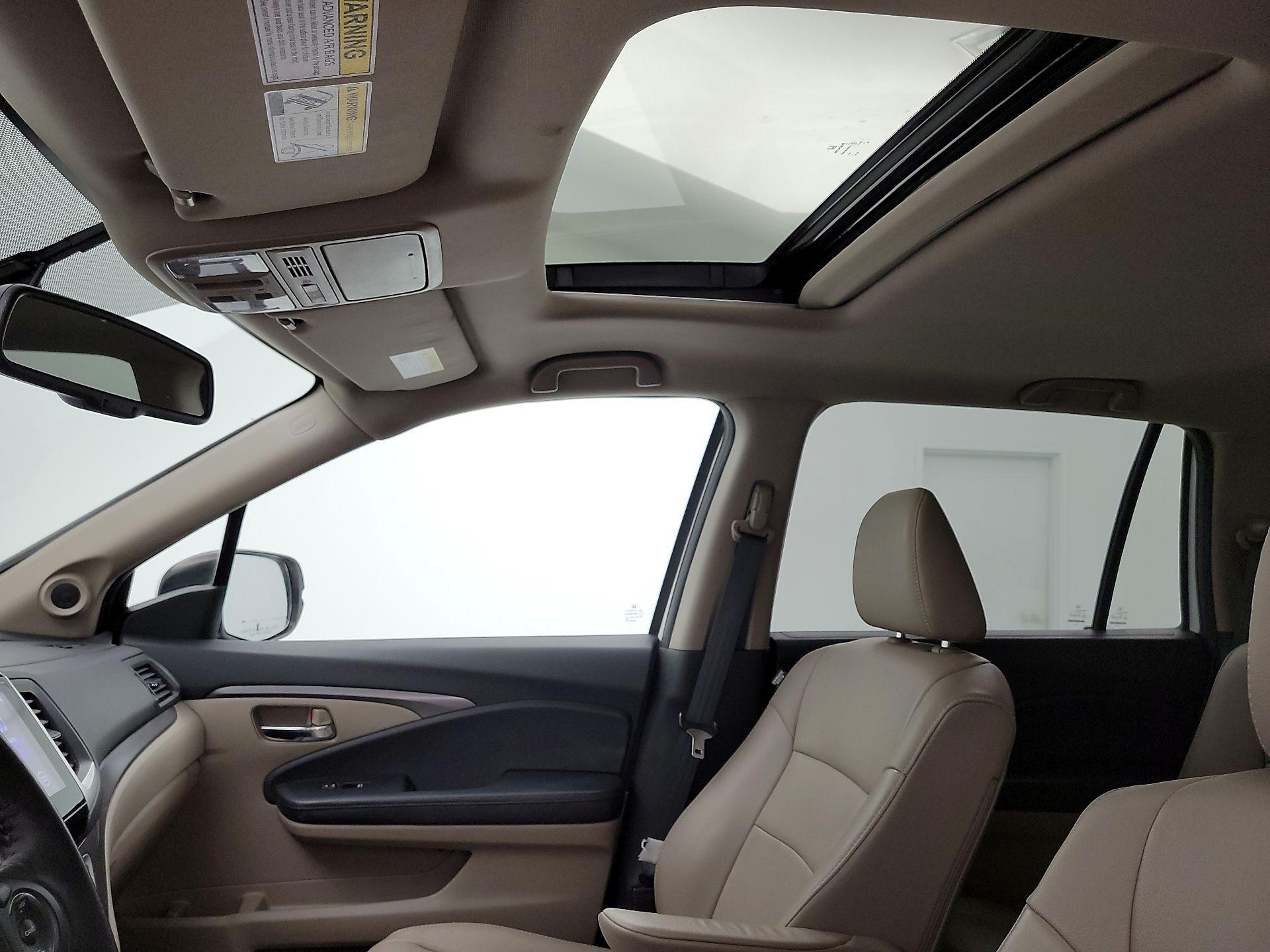 Thumbnail: 2017 Honda Pilot - 20