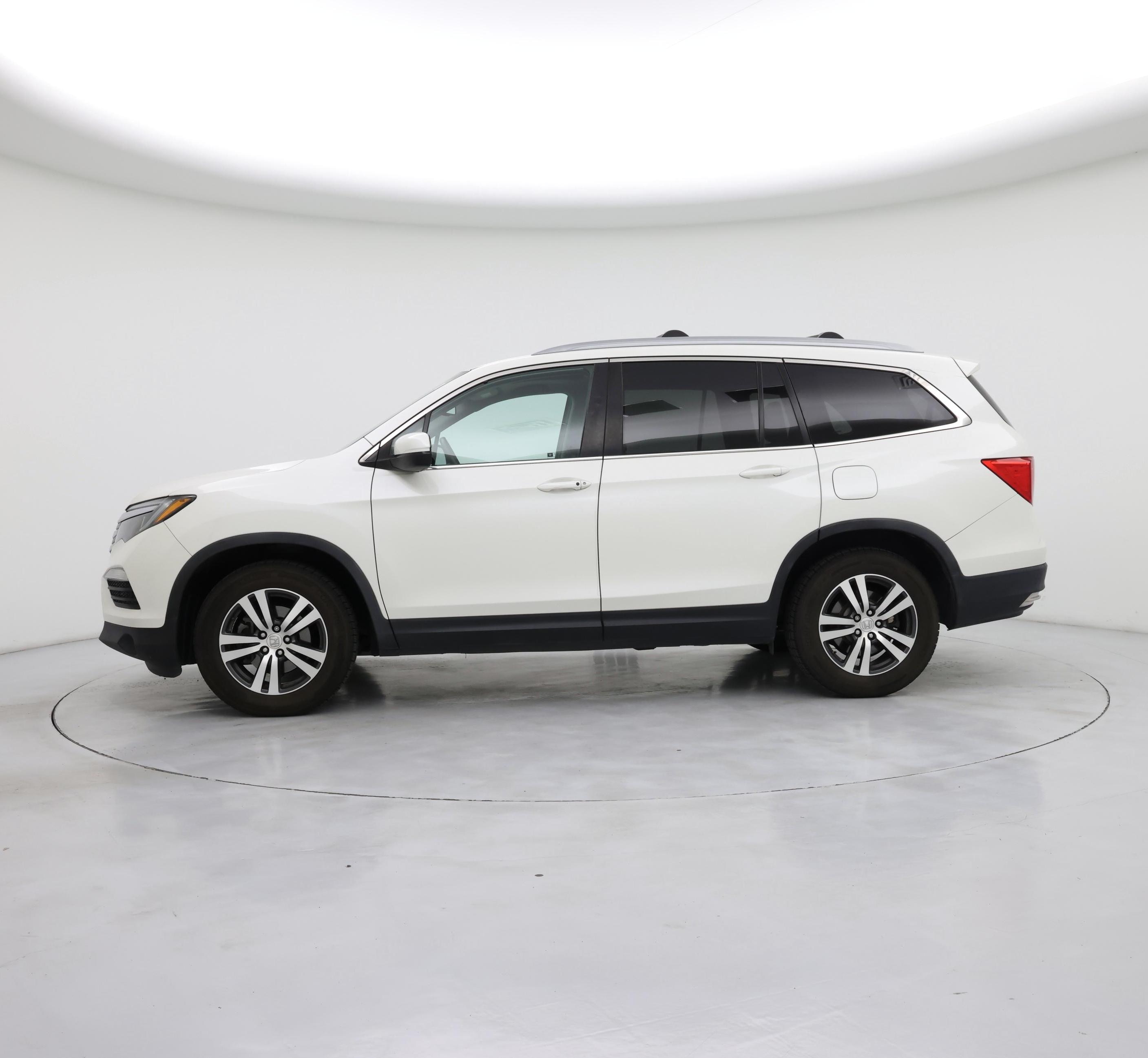 Thumbnail: 2017 Honda Pilot - 3