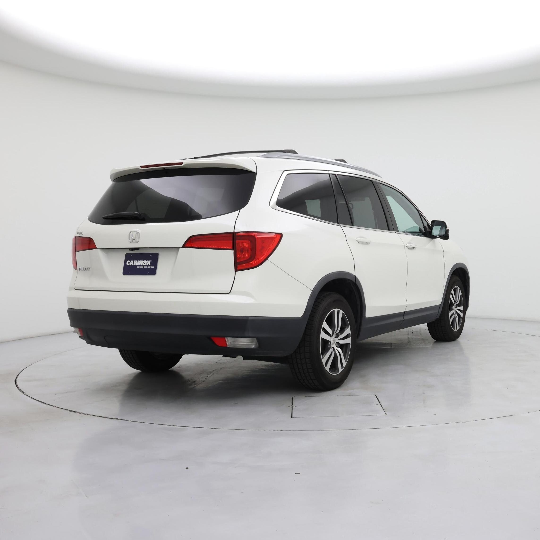 Thumbnail: 2017 Honda Pilot - 8
