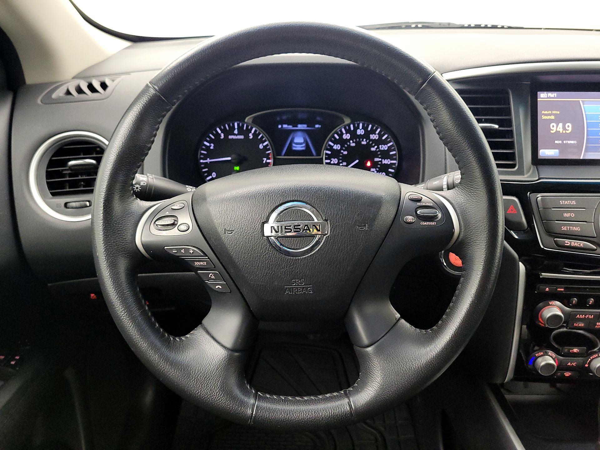 Thumbnail: 2014 Nissan Pathfinder - 10
