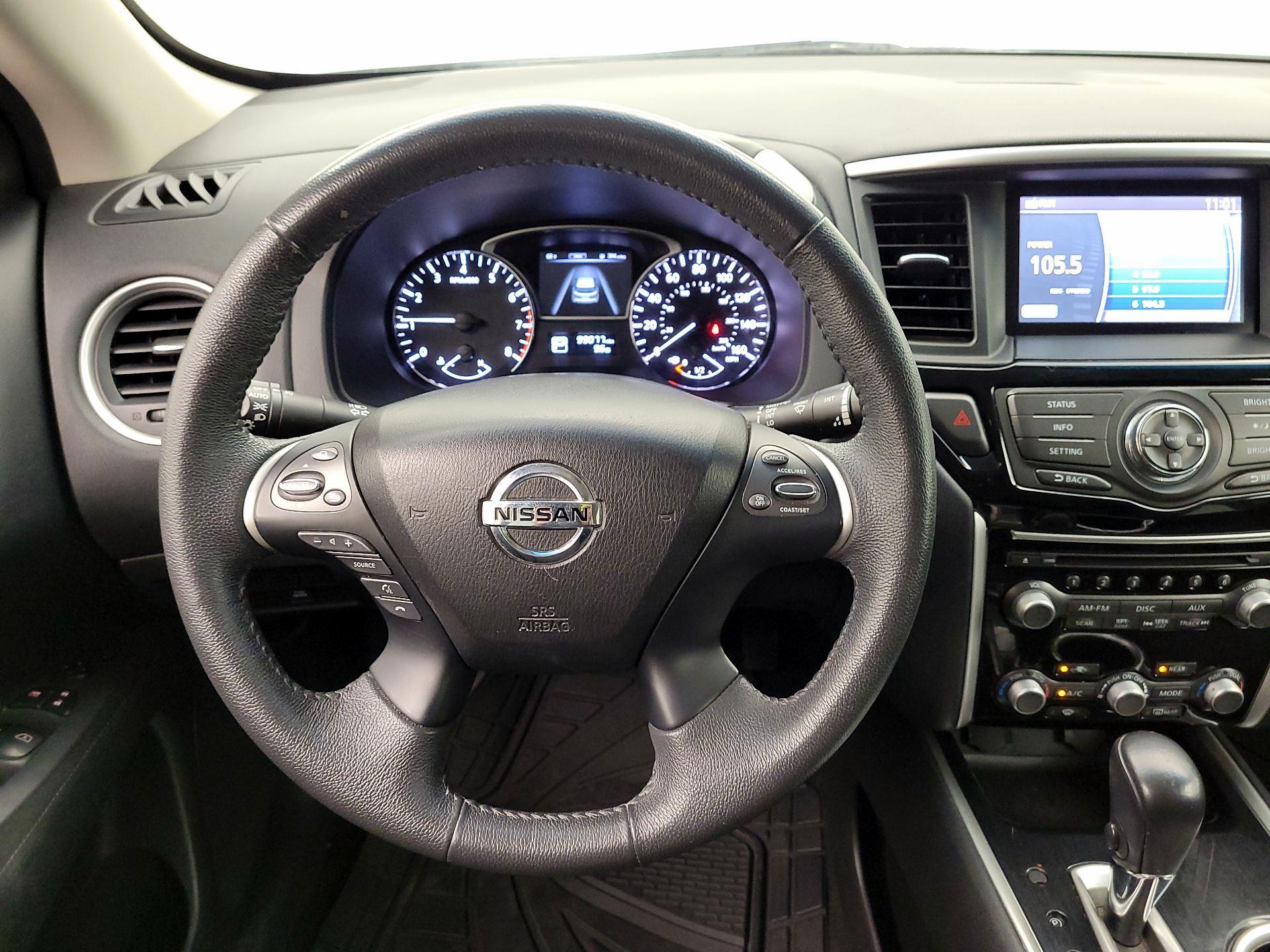 Thumbnail: 2015 Nissan Pathfinder - 10