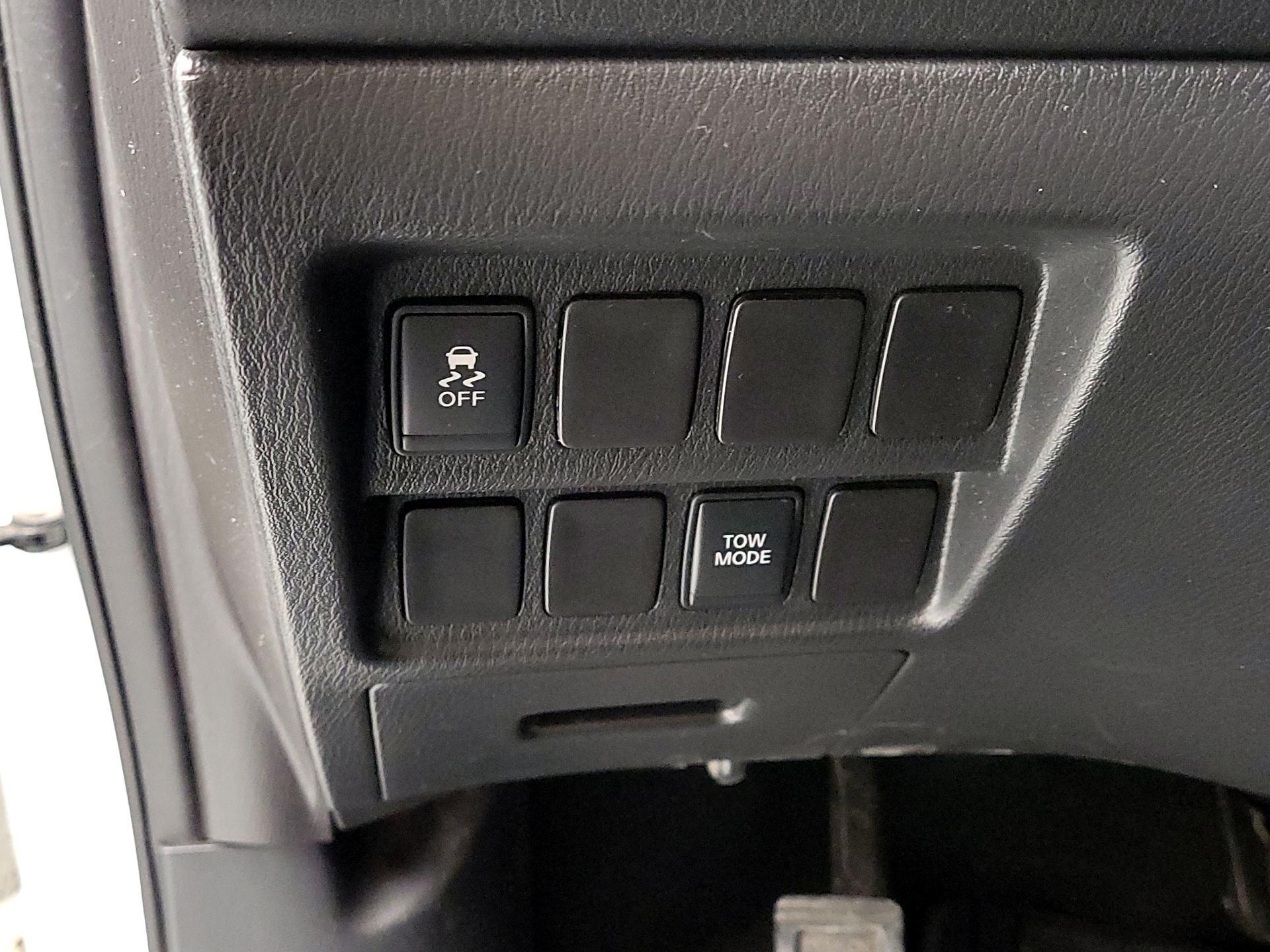 Thumbnail: 2015 Nissan Pathfinder - 13