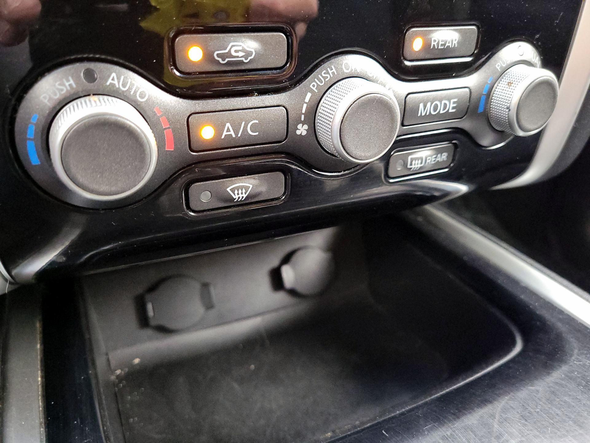 Thumbnail: 2015 Nissan Pathfinder - 16