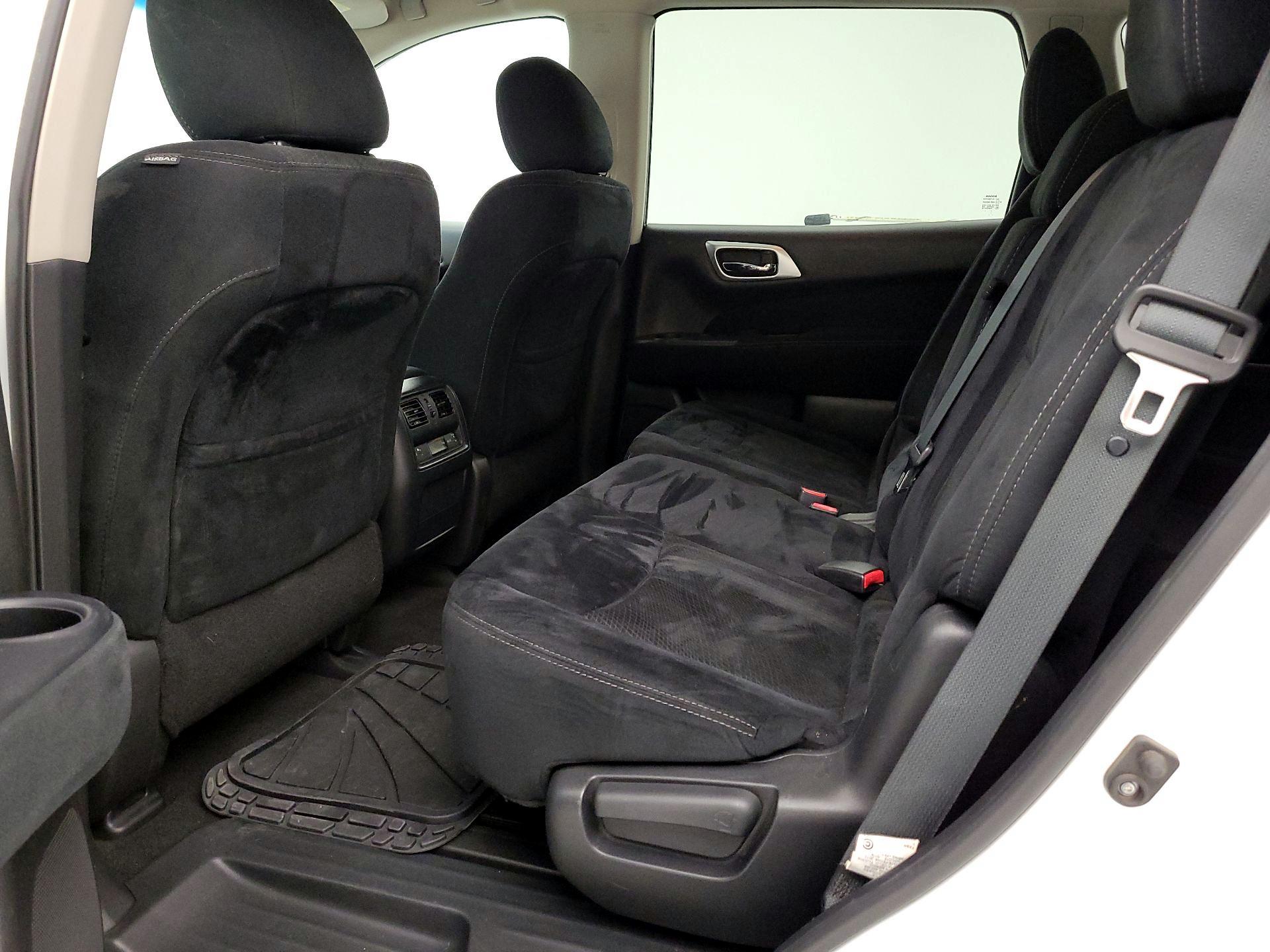 Thumbnail: 2015 Nissan Pathfinder - 19