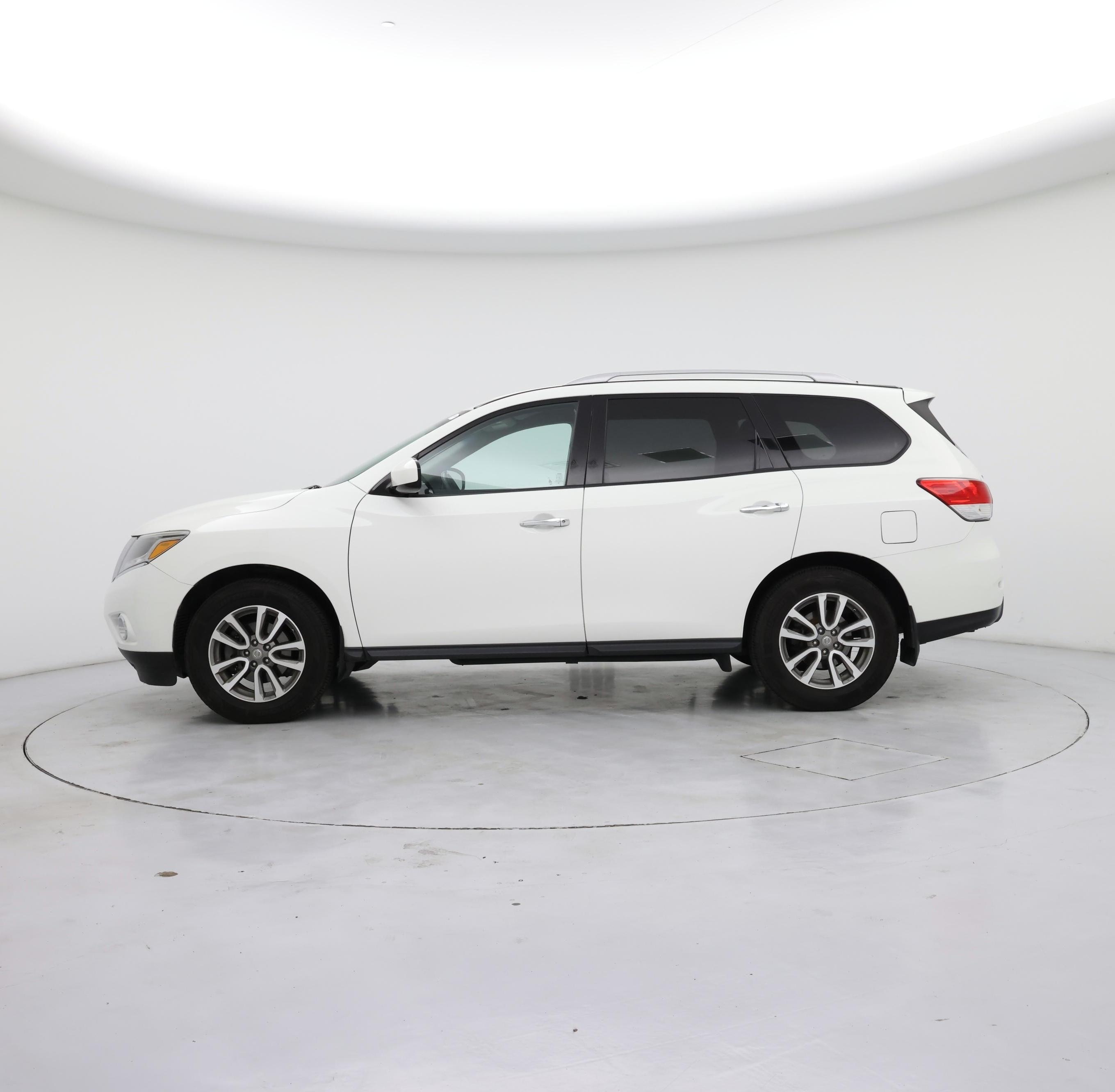 Thumbnail: 2015 Nissan Pathfinder - 3