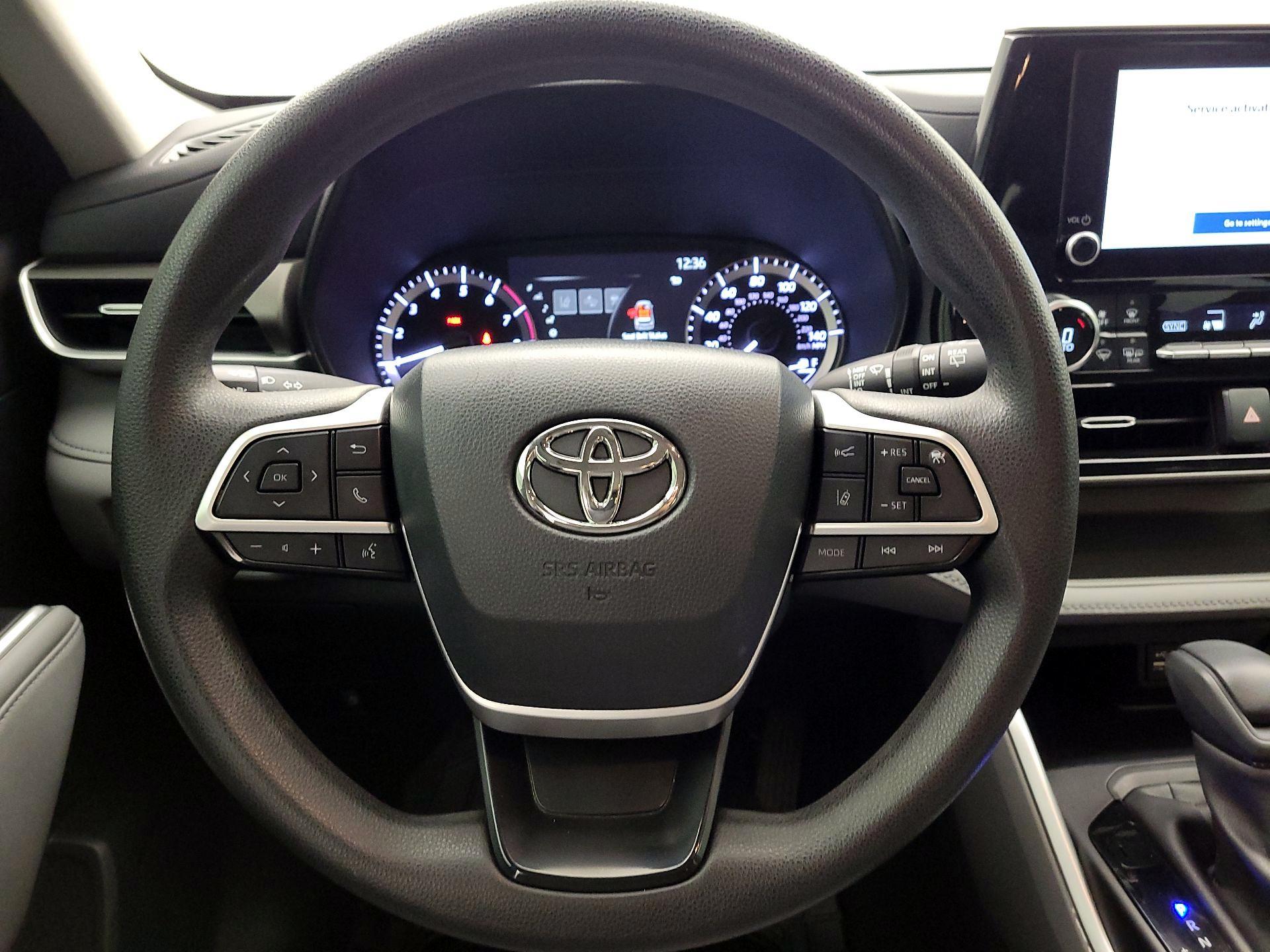 Thumbnail: 2023 Toyota Highlander - 10