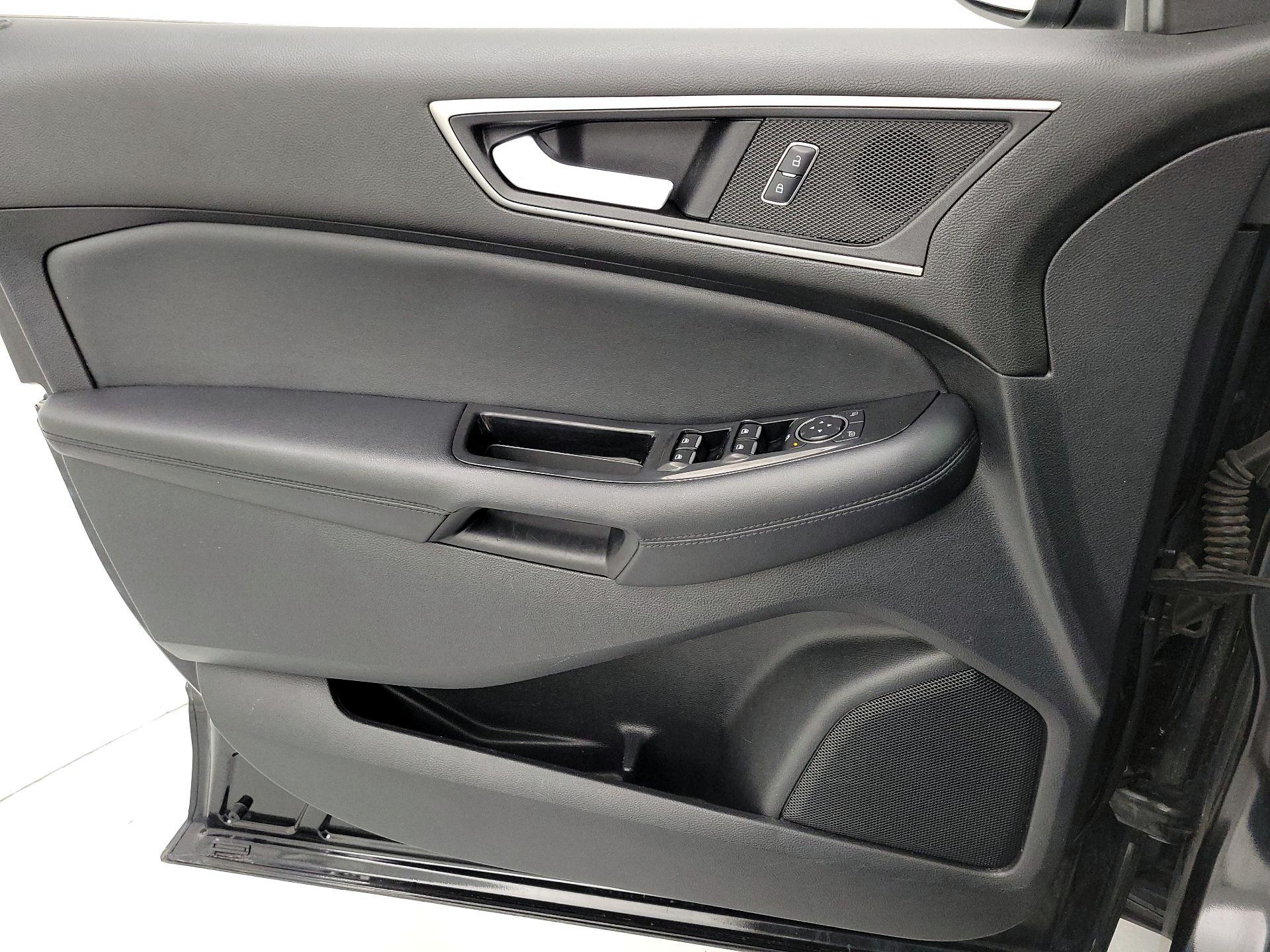 Thumbnail: 2015 Ford Edge - 12
