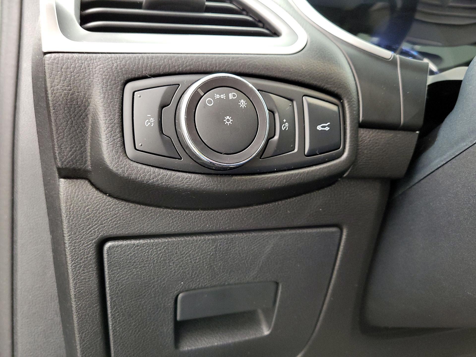 Thumbnail: 2015 Ford Edge - 13