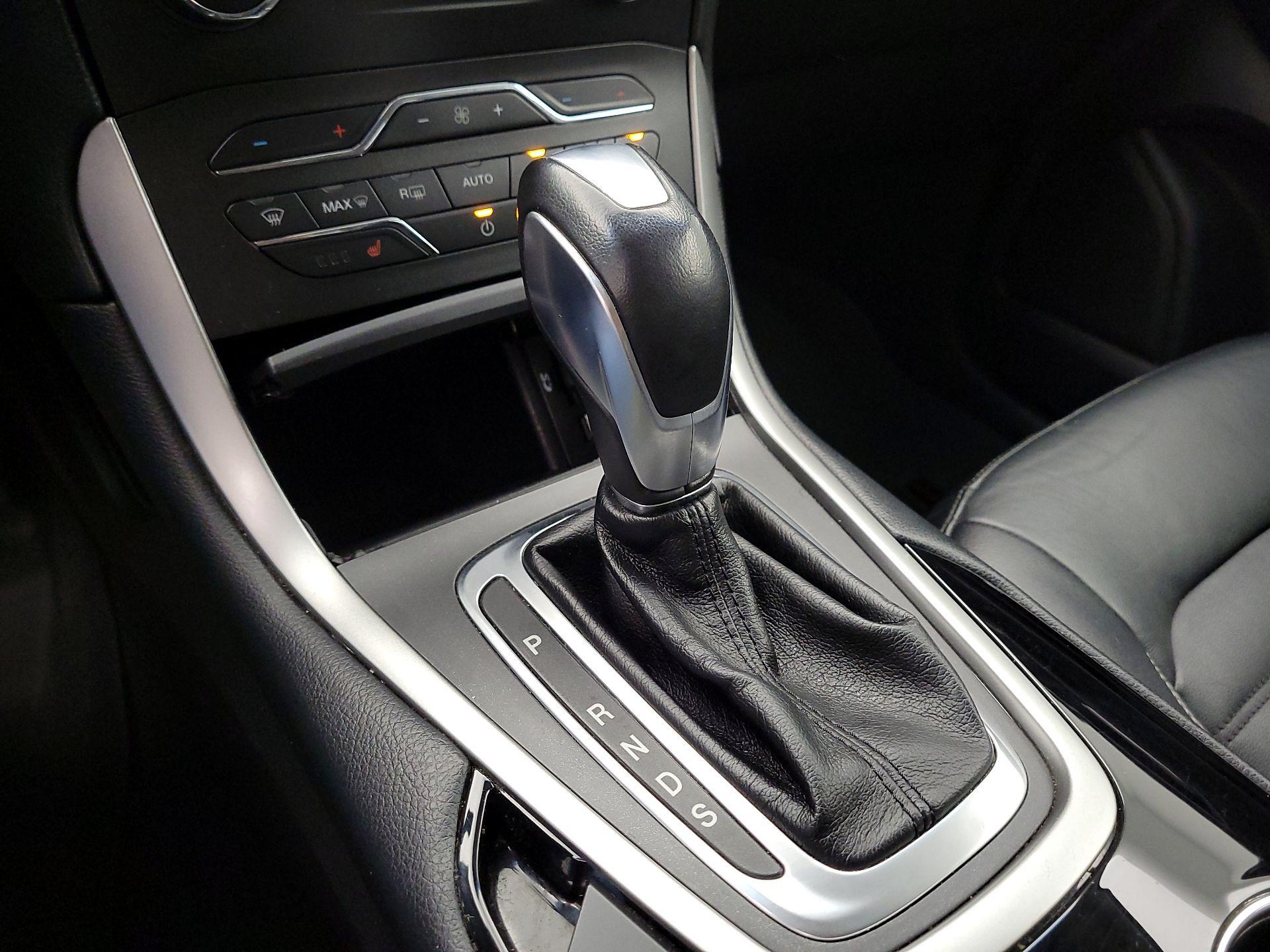 Thumbnail: 2015 Ford Edge - 17