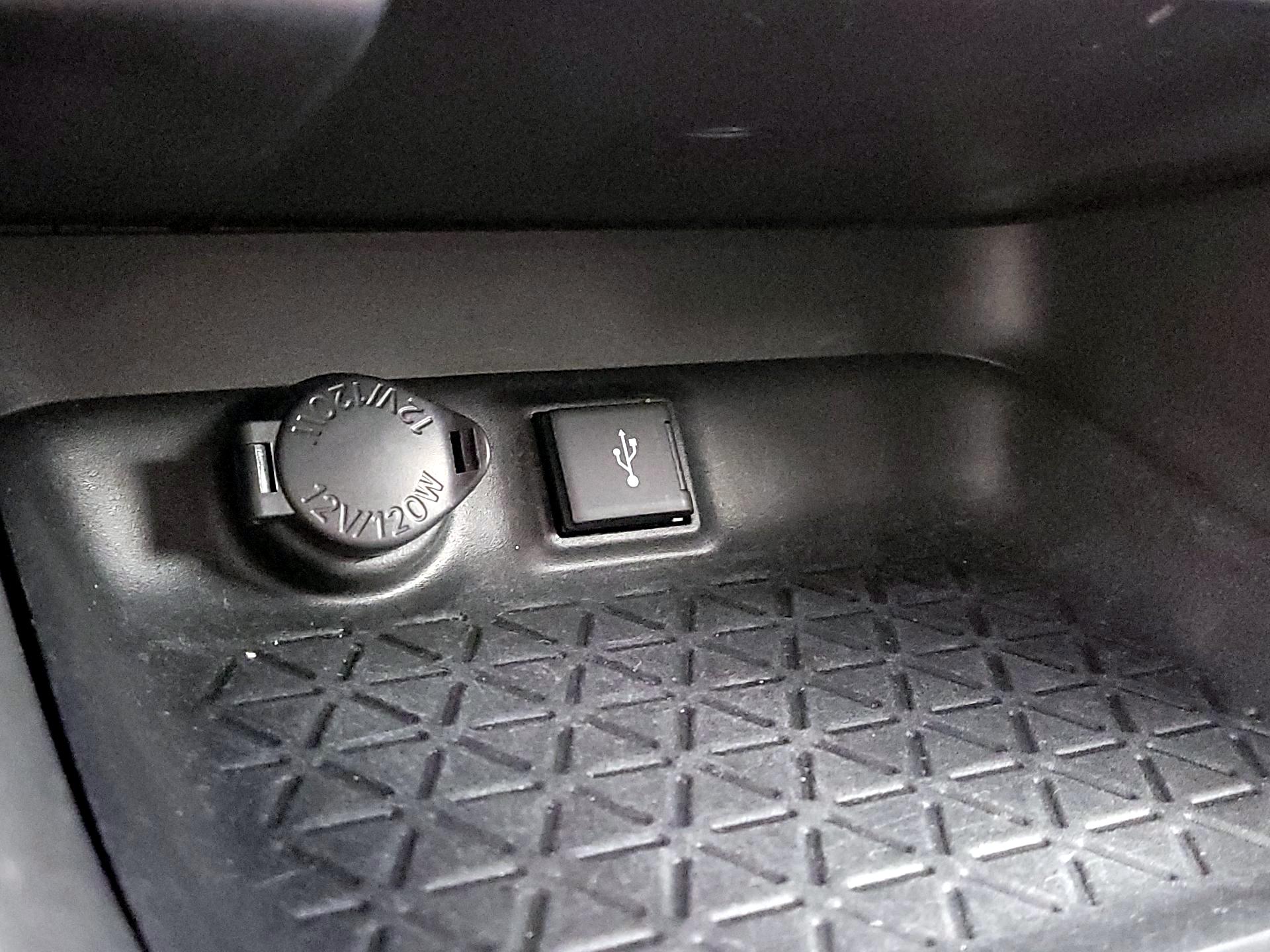 Thumbnail: 2022 Toyota RAV4 - 18