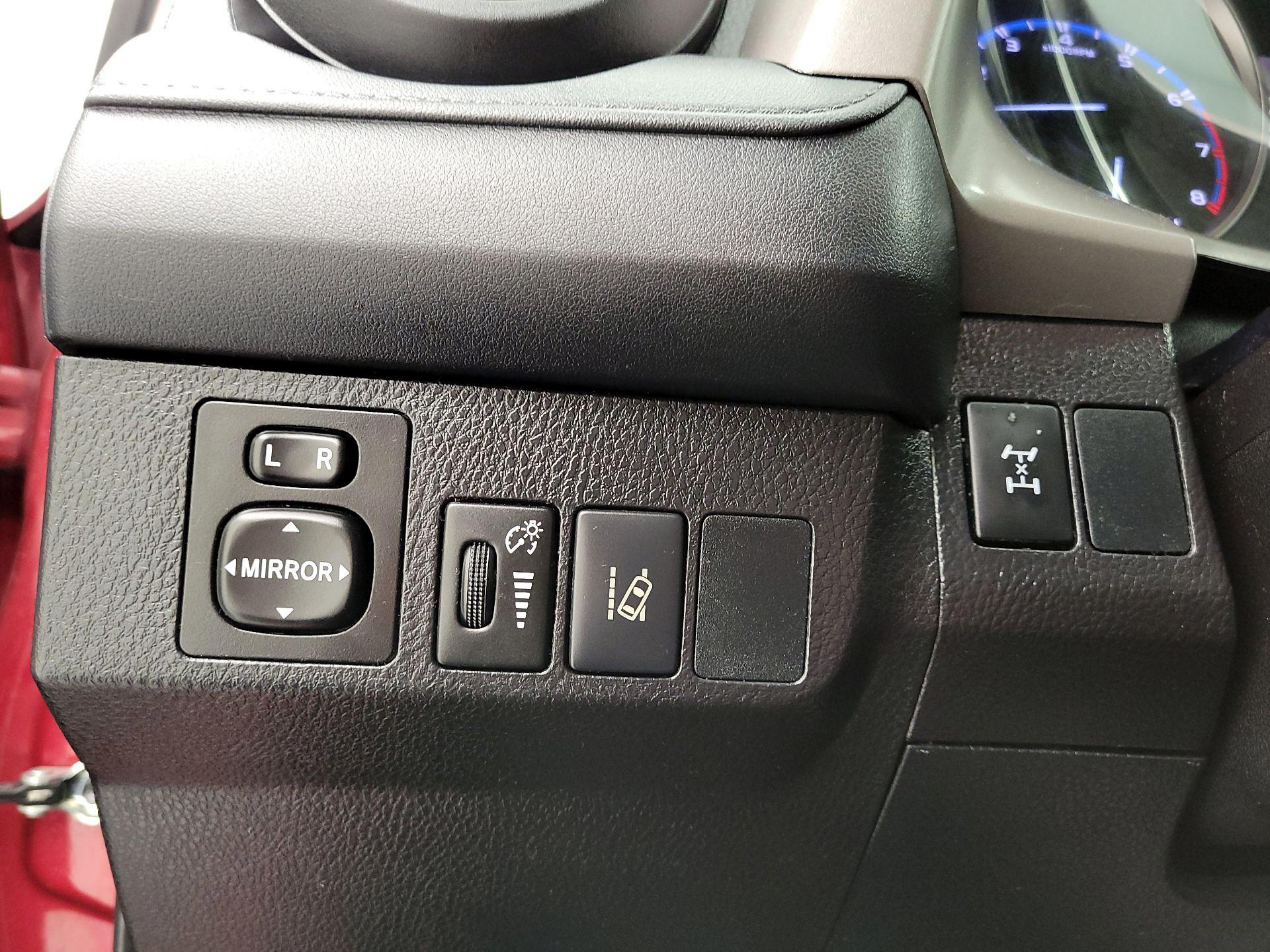 Thumbnail: 2018 Toyota RAV4 - 13