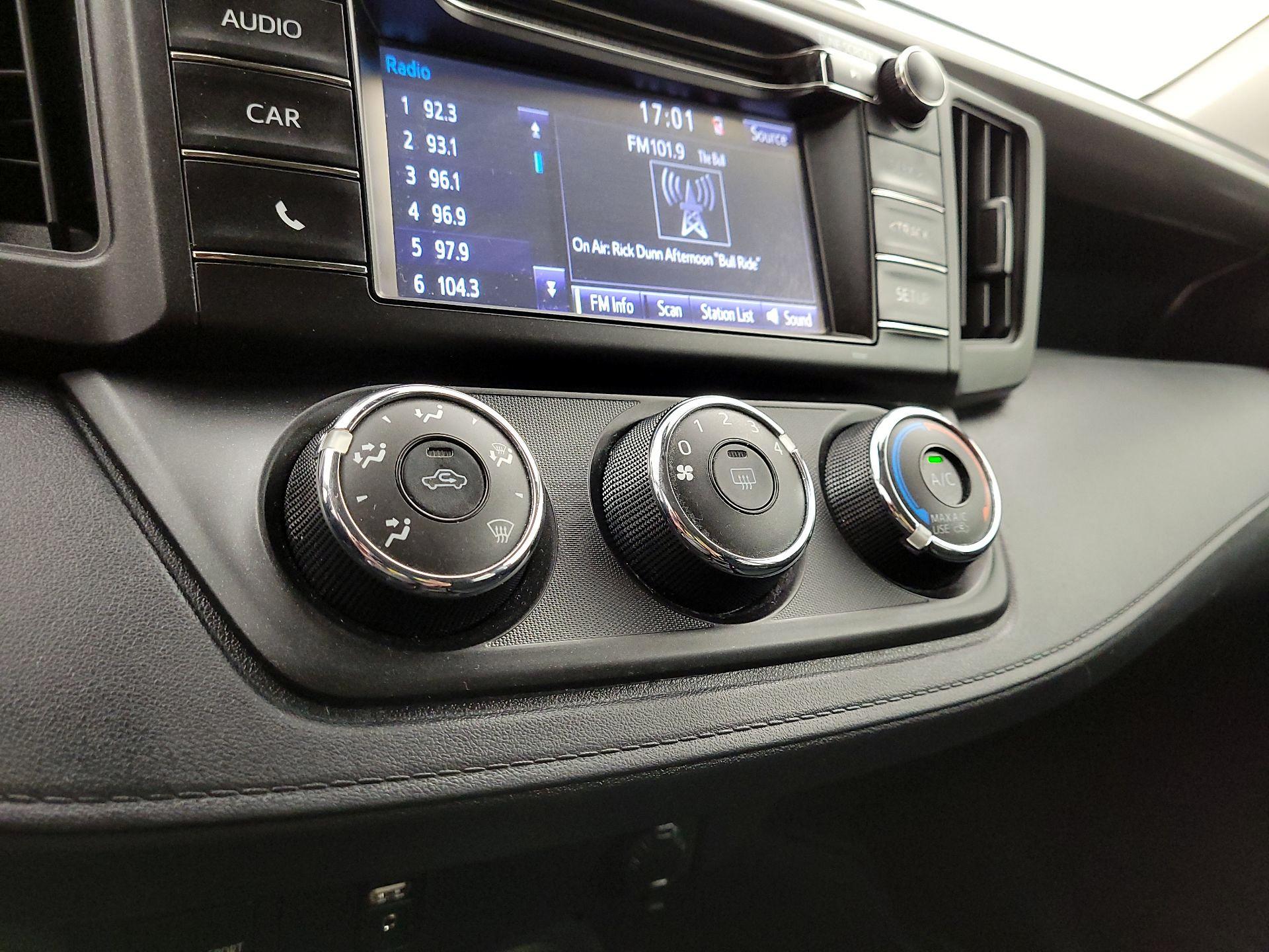 Thumbnail: 2018 Toyota RAV4 - 16