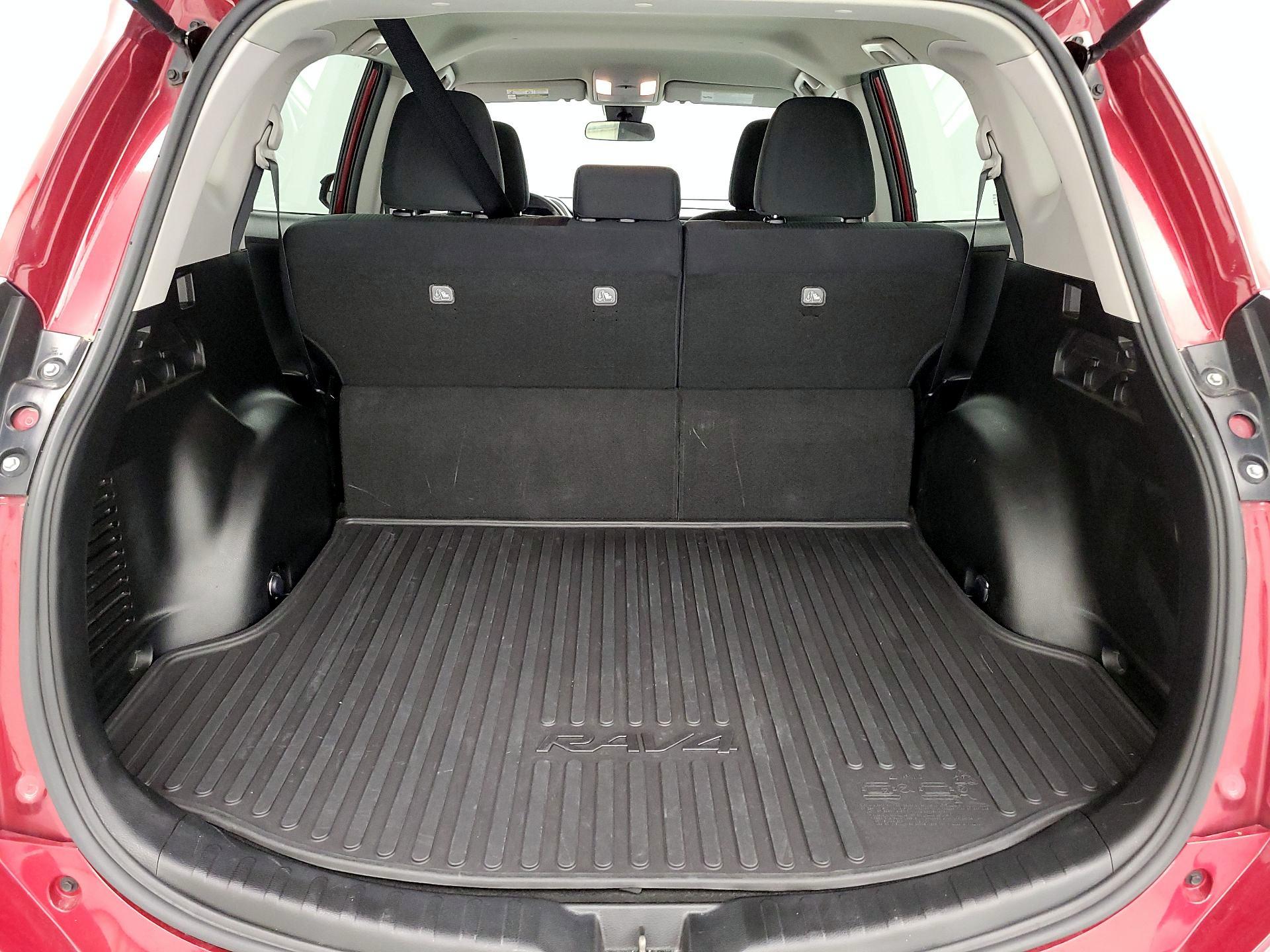 Thumbnail: 2018 Toyota RAV4 - 20