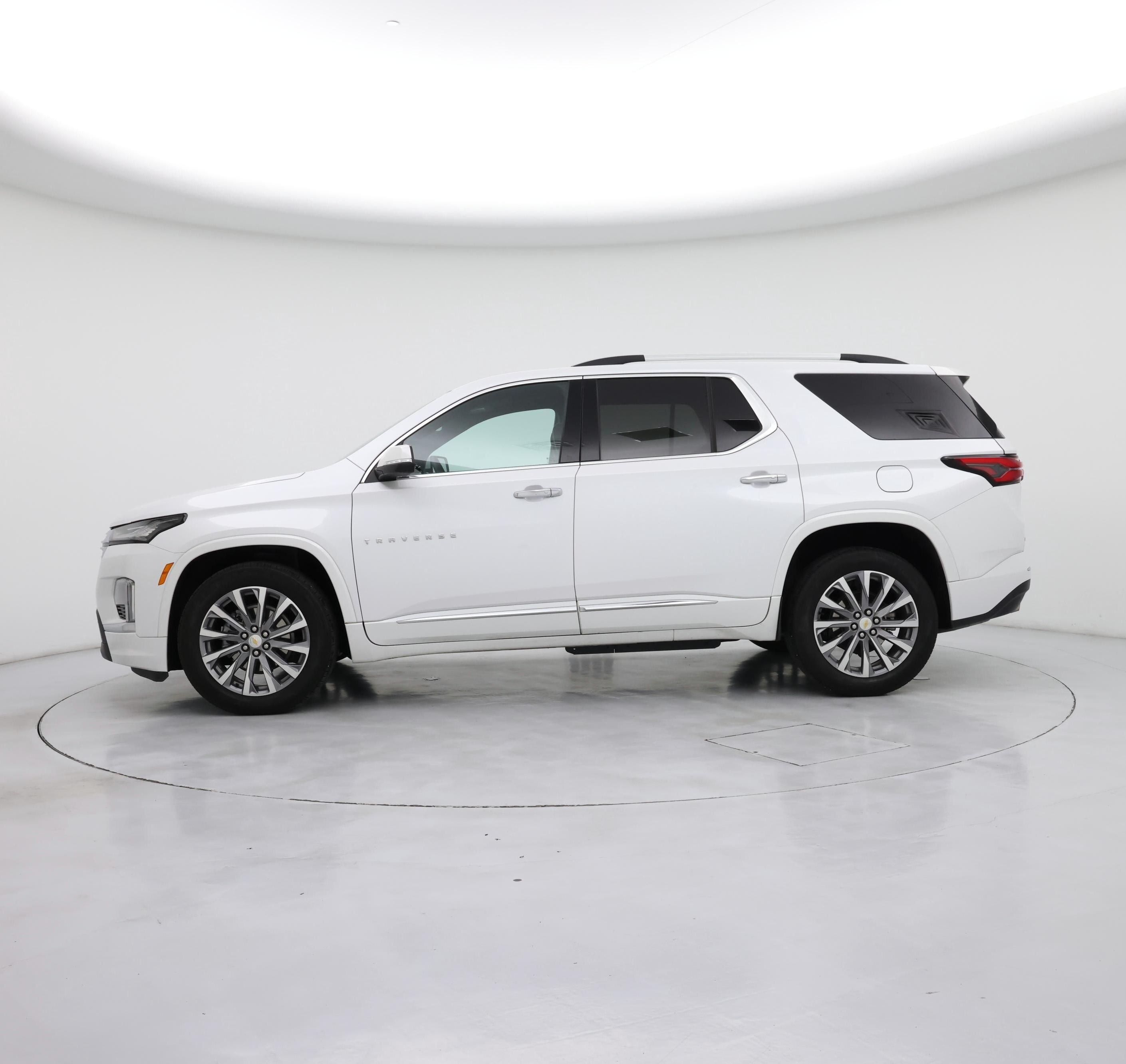 Thumbnail: 2023 Chevrolet Traverse - 3
