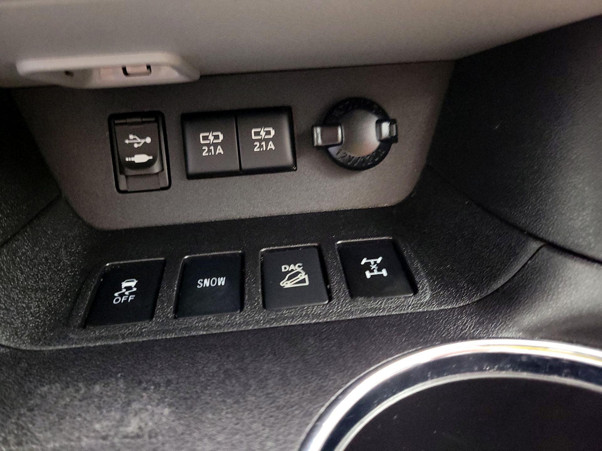 Thumbnail: 2018 Toyota Highlander - 18