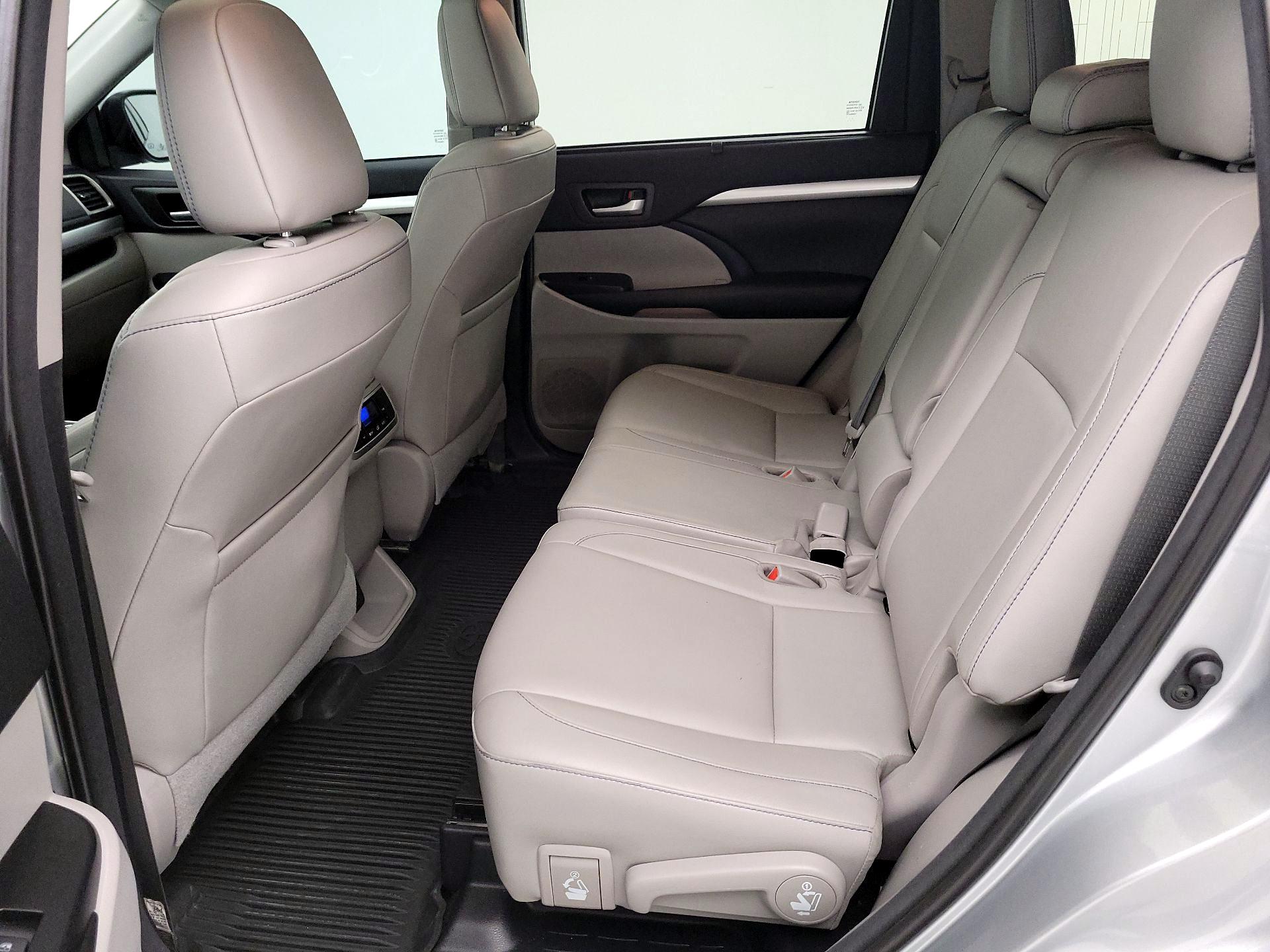 Thumbnail: 2018 Toyota Highlander - 20